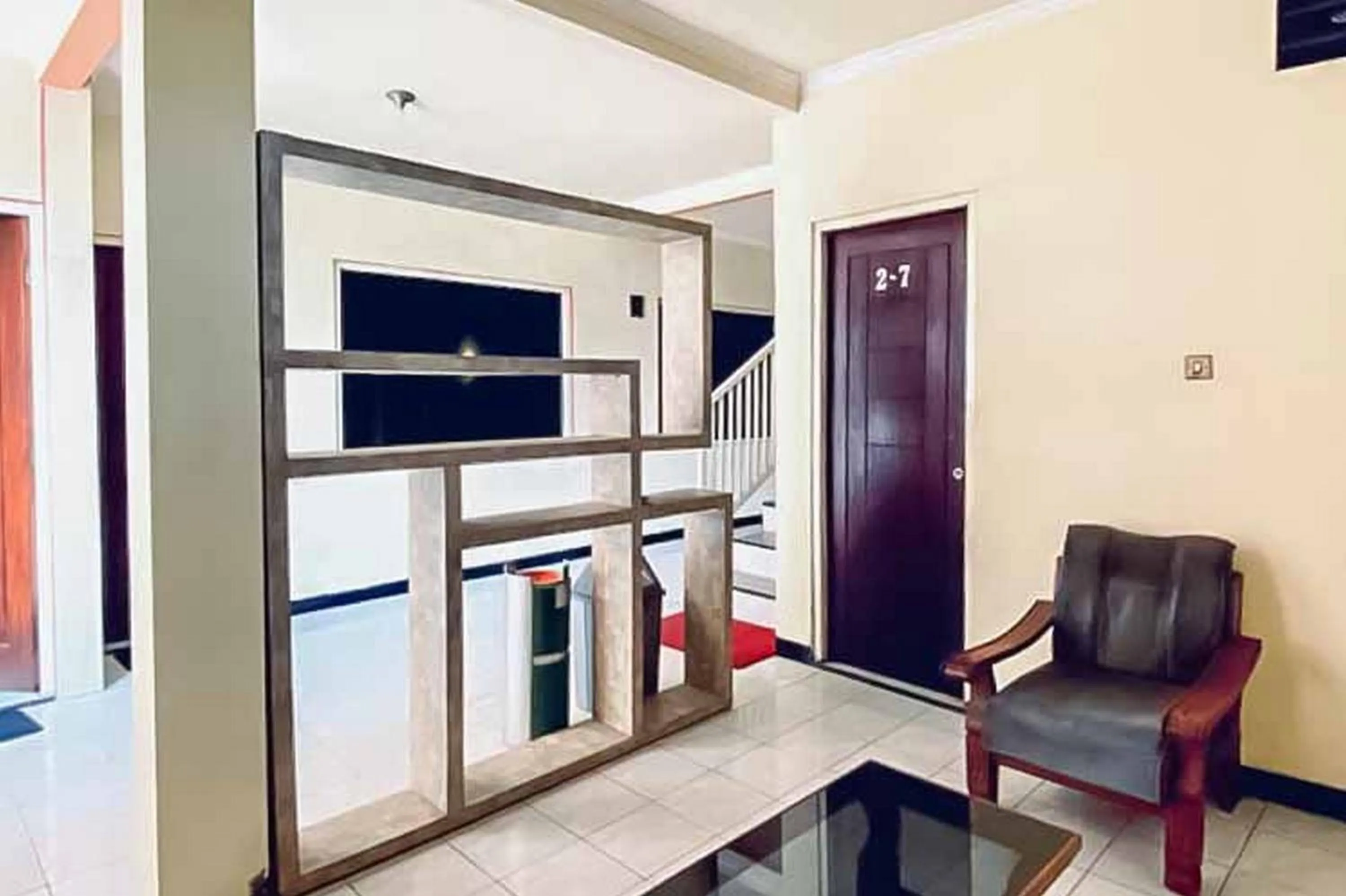 Seating area in RedDoorz Syariah near T1 Juanda Airport 2