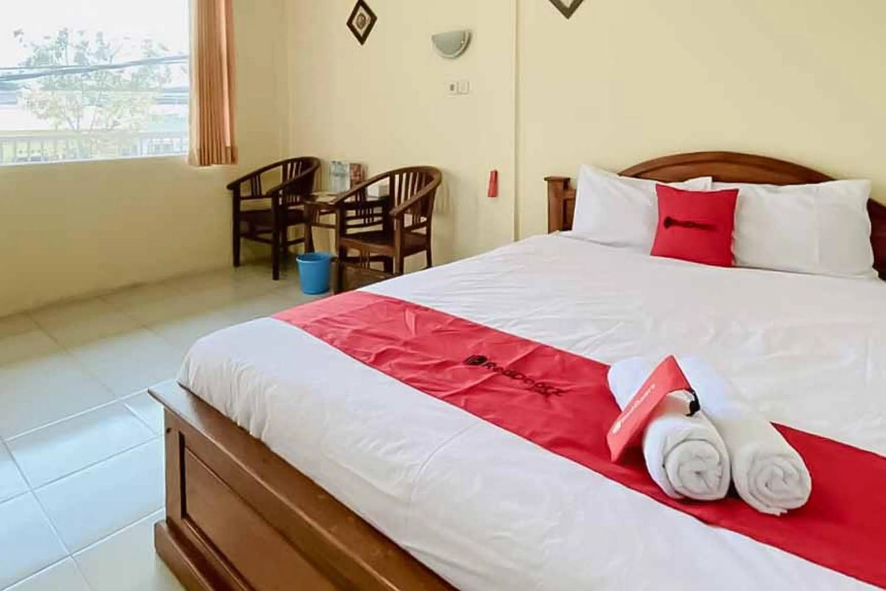 Bedroom, Bed in RedDoorz Syariah near T1 Juanda Airport 2