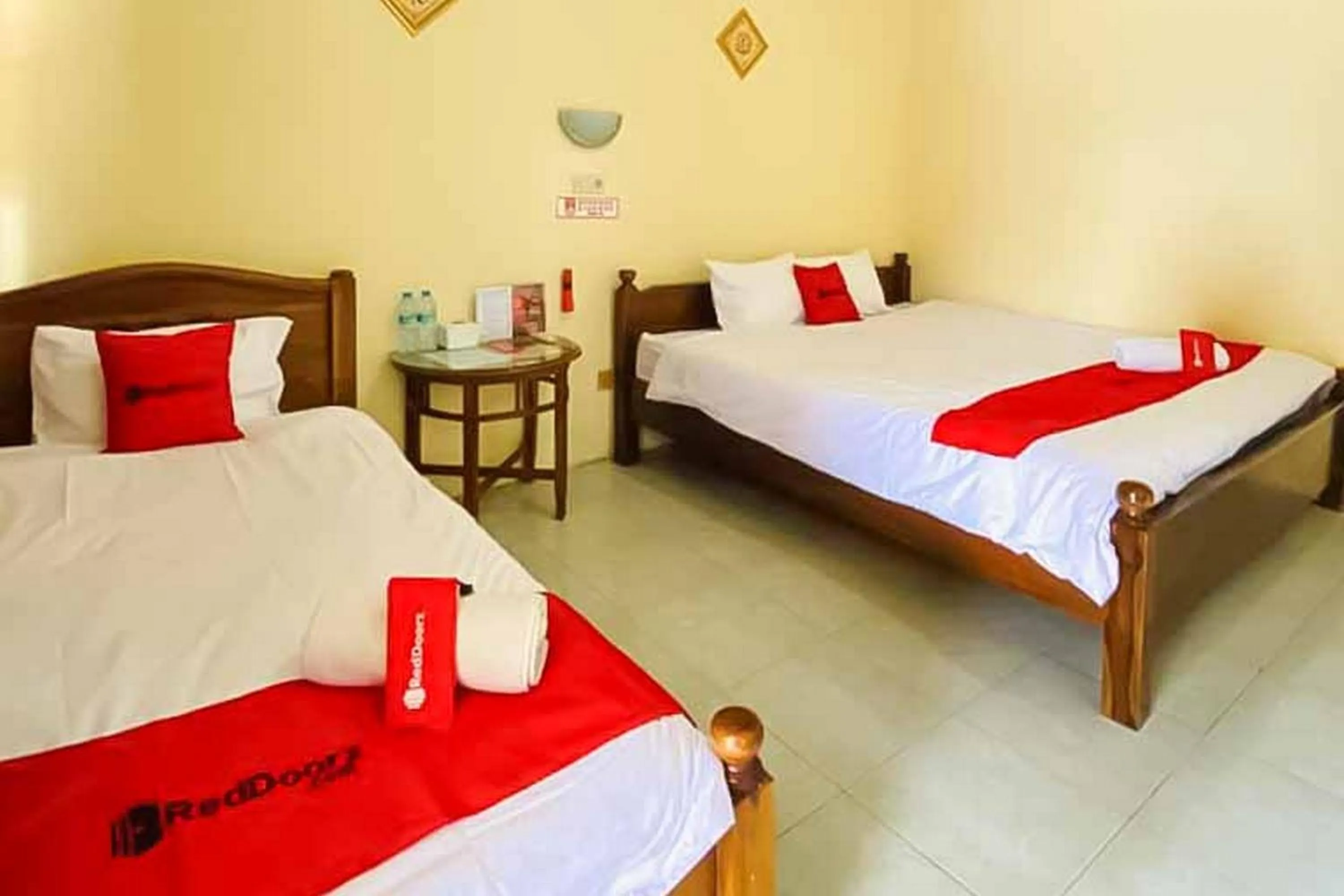 Bedroom, Bed in RedDoorz Syariah near T1 Juanda Airport 2