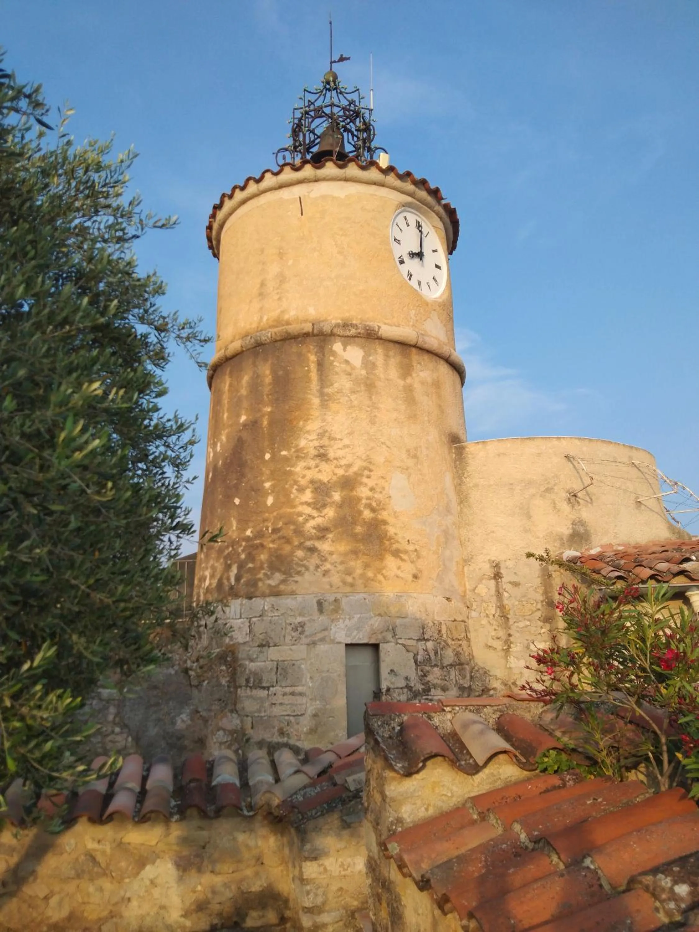 Nearby landmark in Lou calado