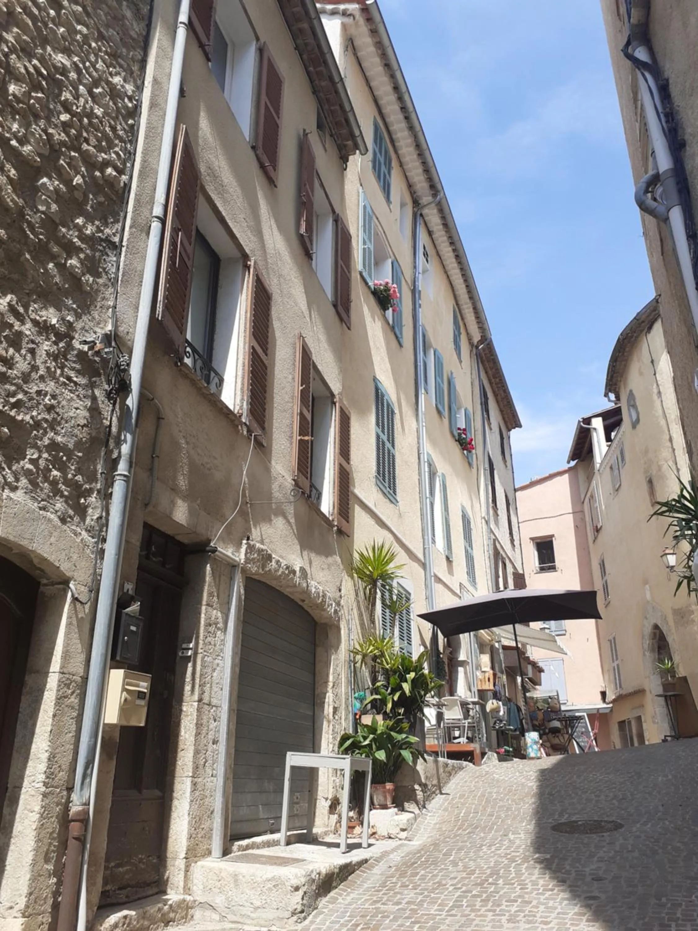 Street view in Lou calado