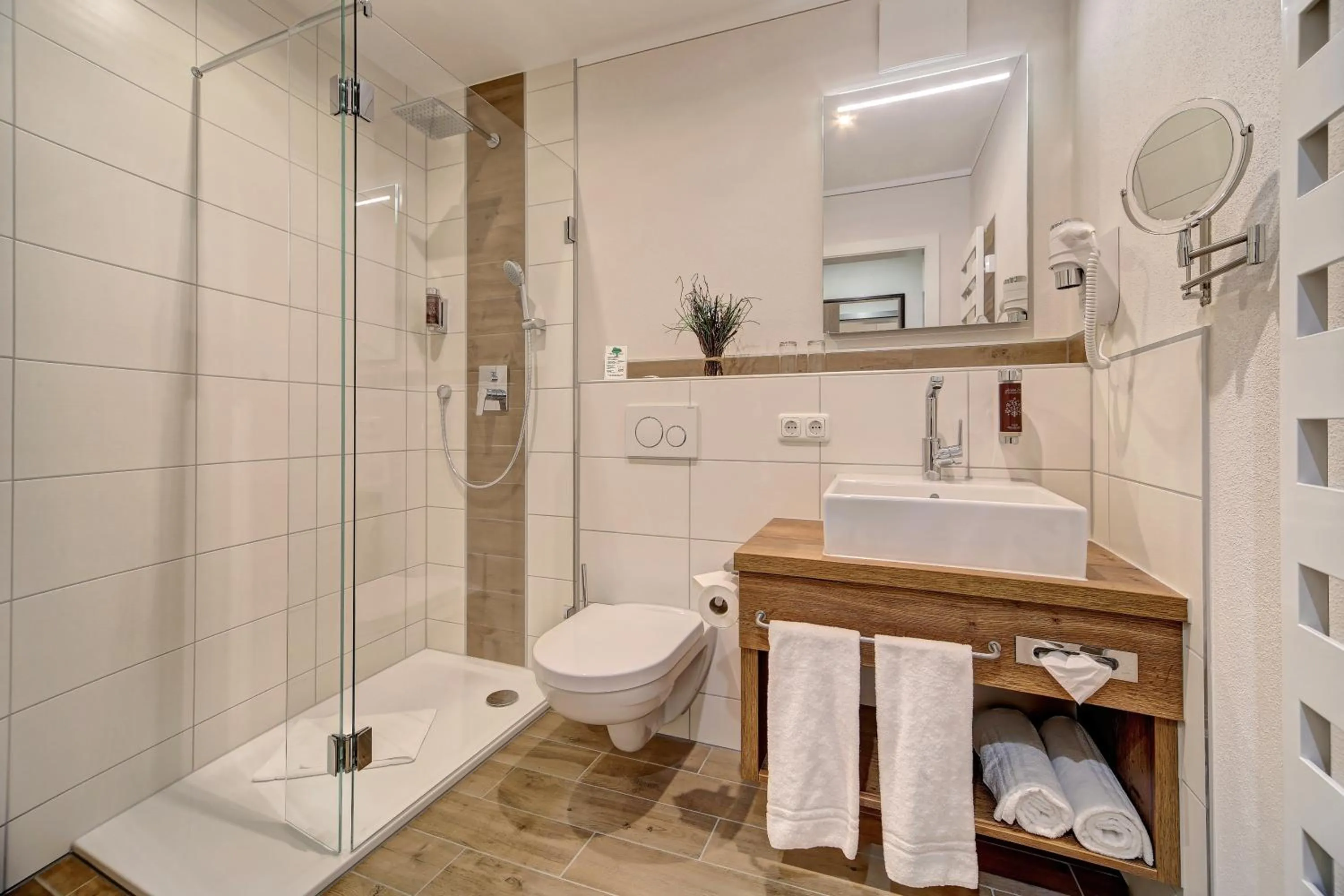 Shower in Hotel-Restaurant Früchtl