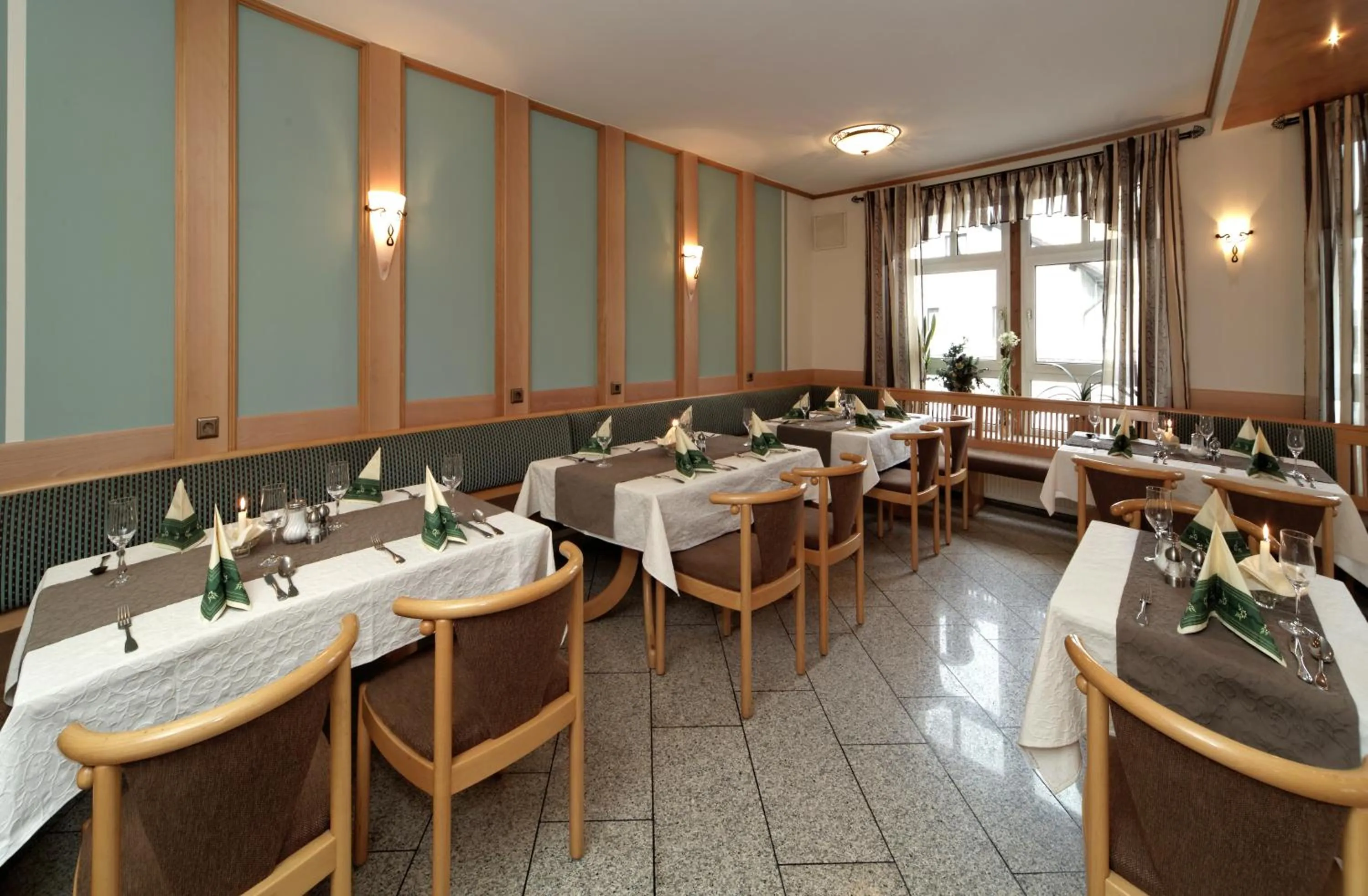 Restaurant/places to eat in Hotel-Restaurant Früchtl