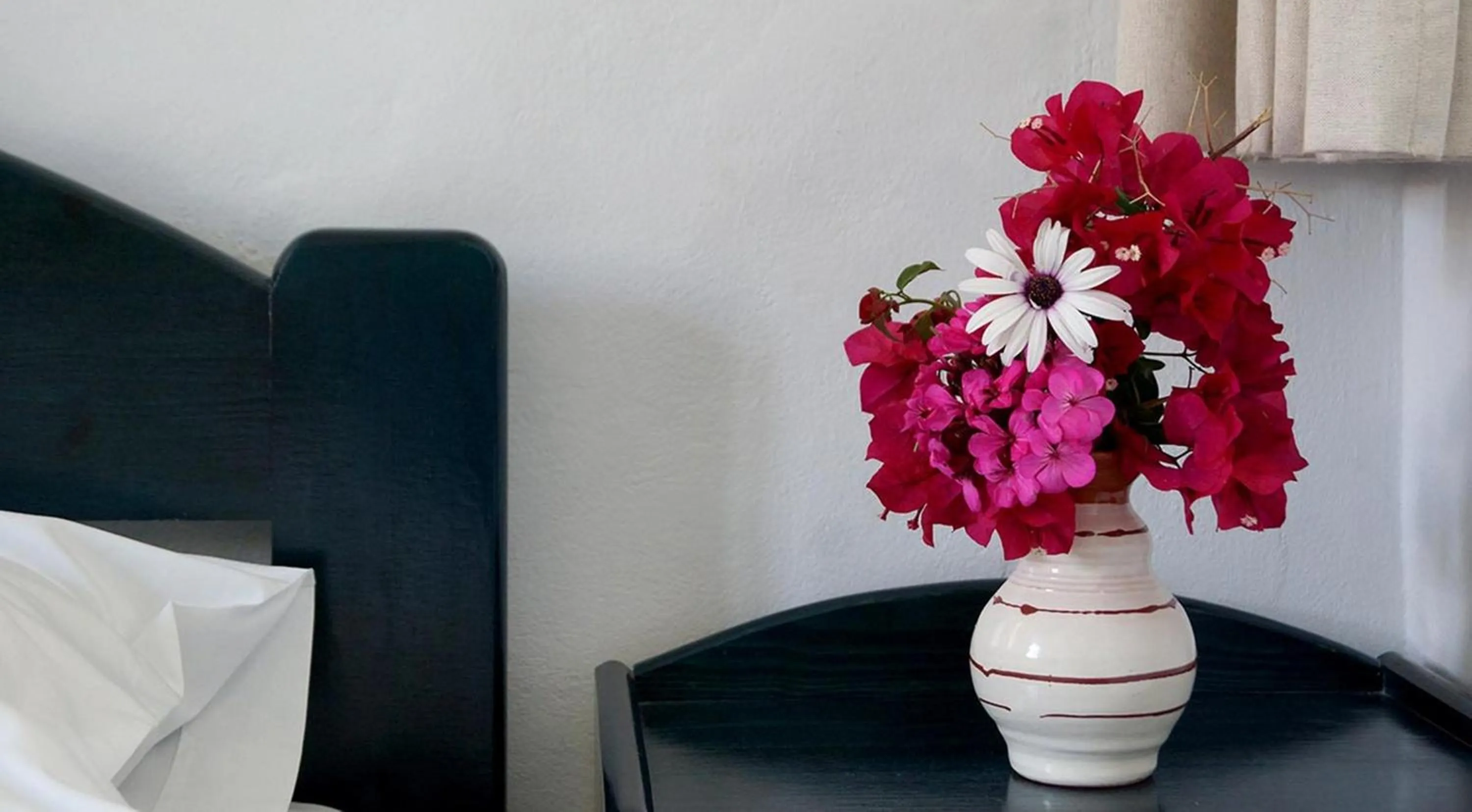 Decorative detail, Bed in Lodge Narlis