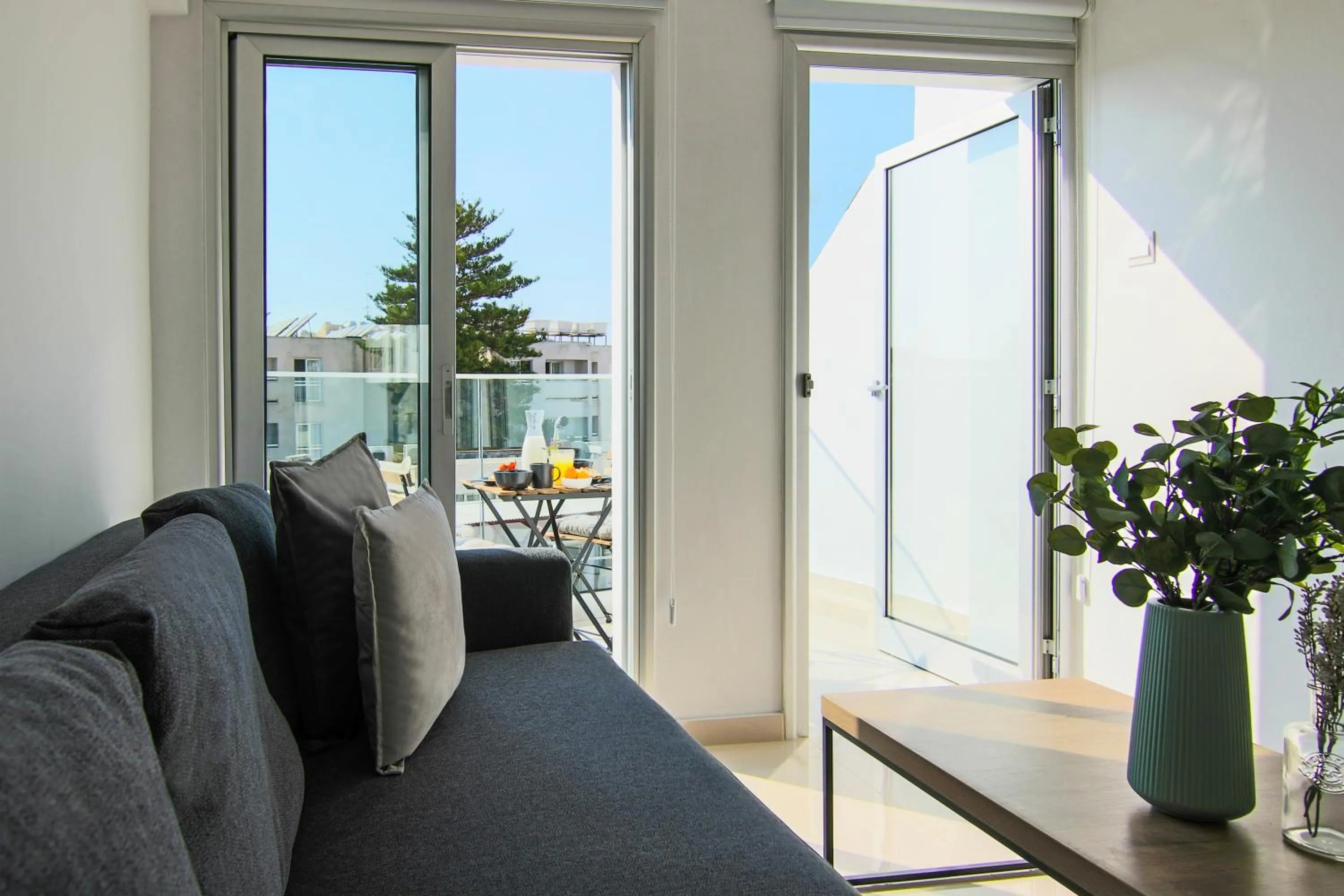 Balcony/Terrace in Phaedrus Living: Seaside Luxury Flat Lighthouse 65