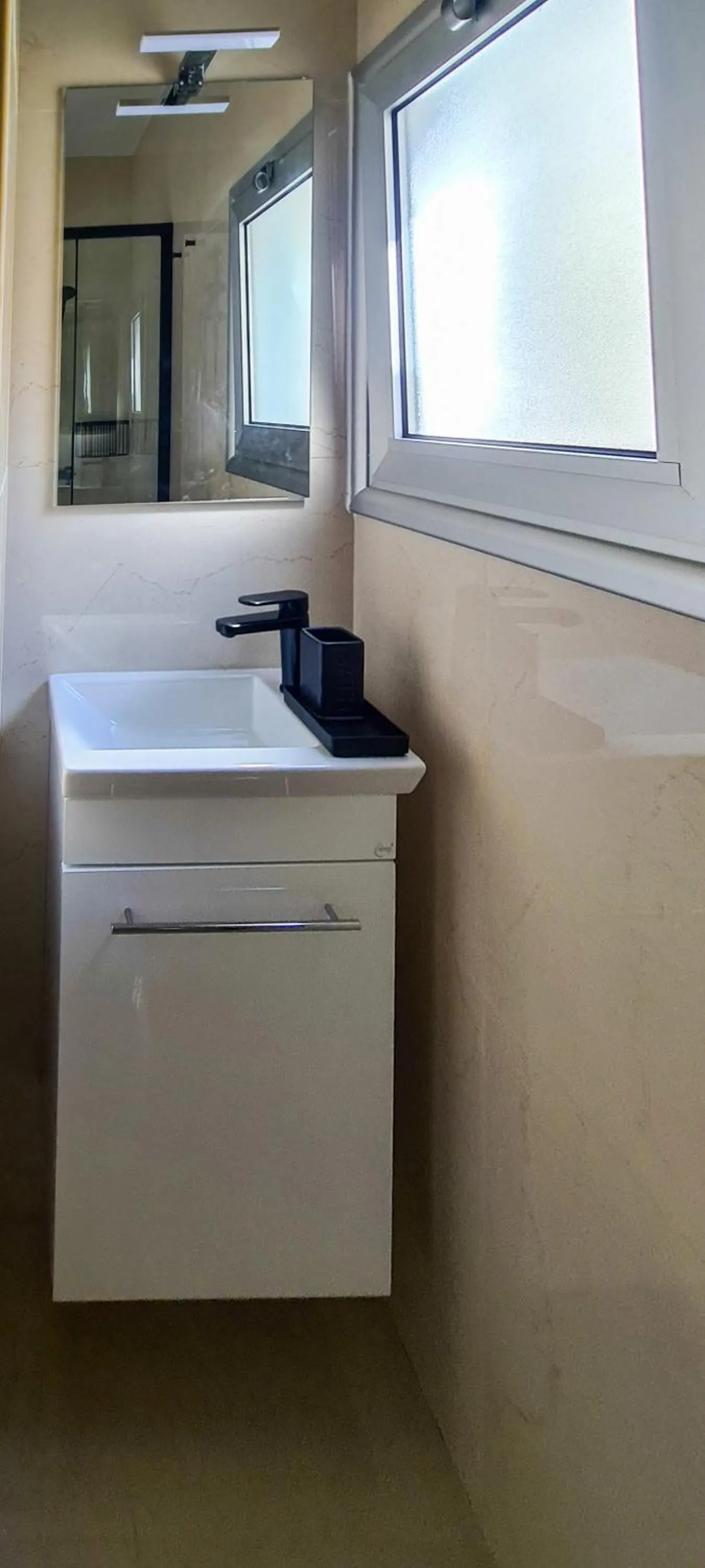 Bathroom in Phaedrus Living: Seaside Luxury Flat Lighthouse 65