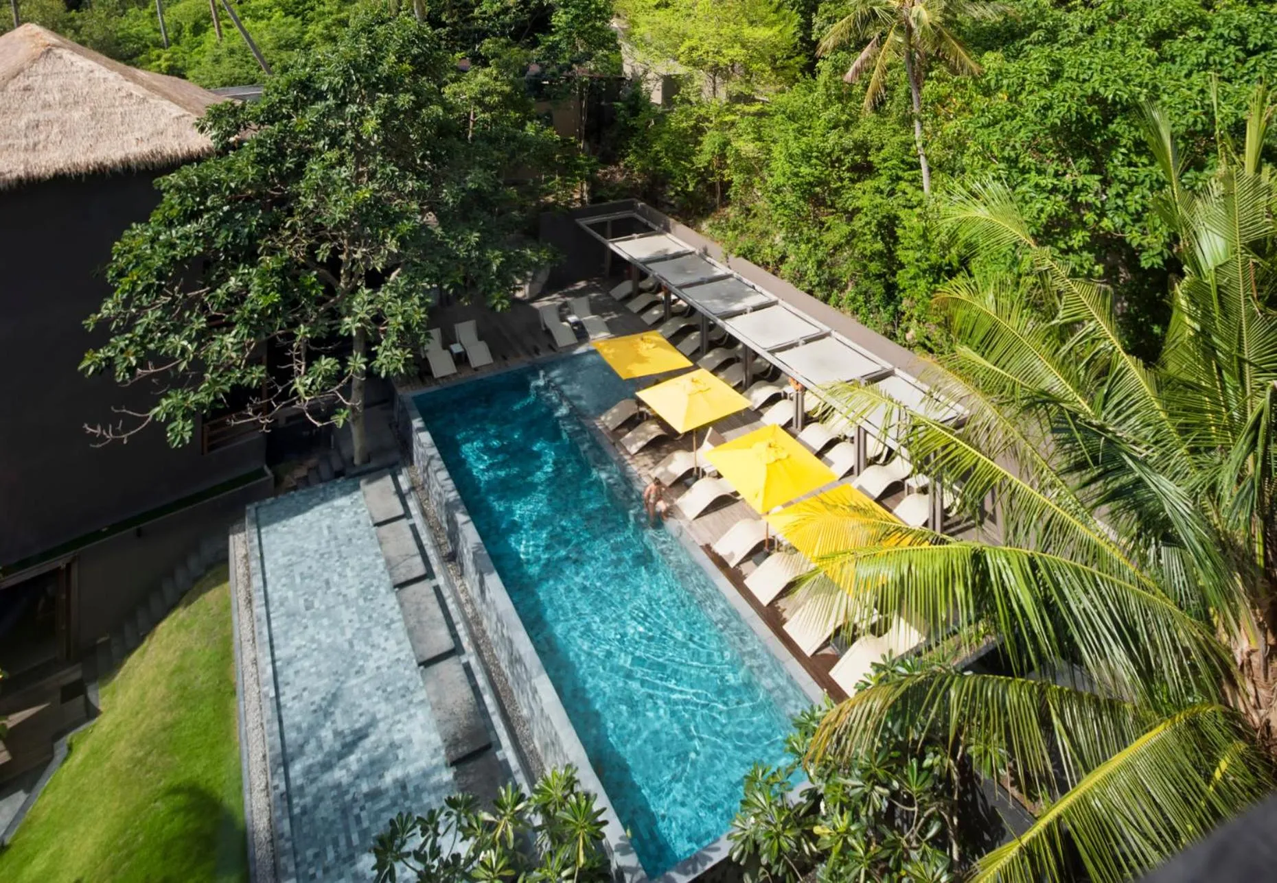 Swimming pool in Beach Club by Haadtien