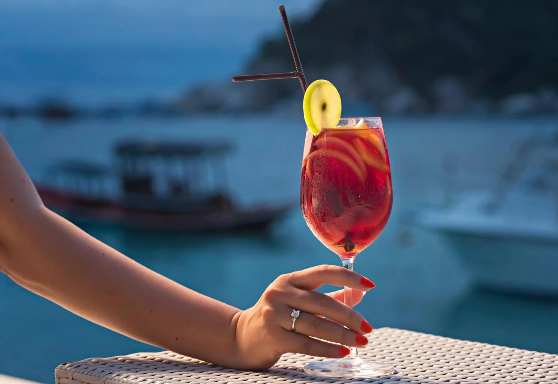 Drinks in Beach Club by Haadtien