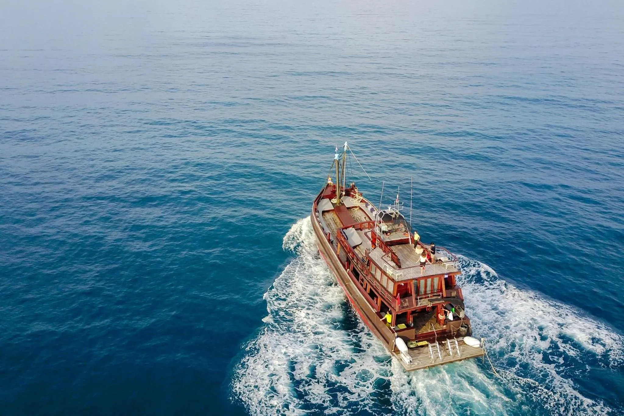 Activities in Beach Club by Haadtien