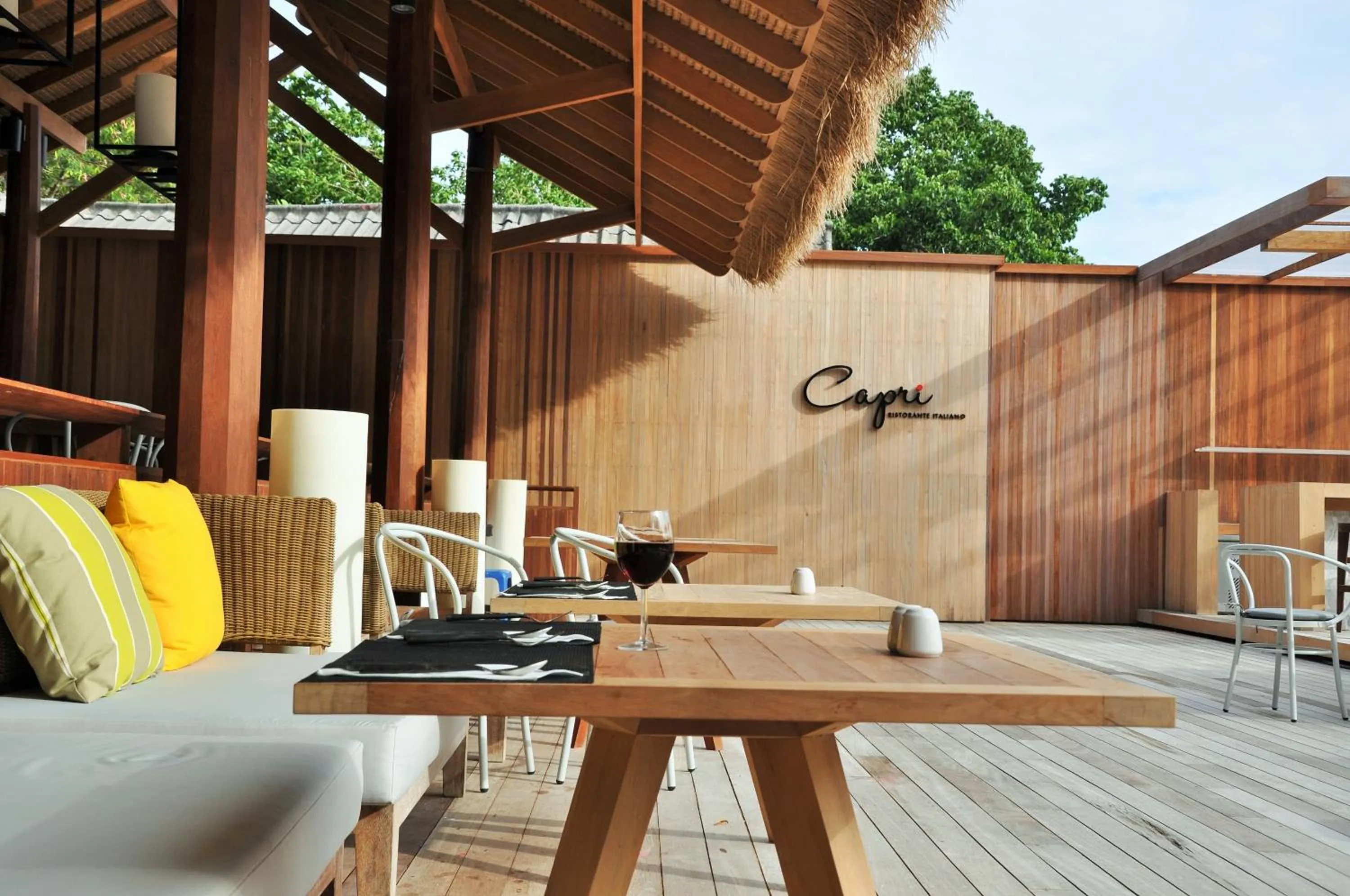 Restaurant/places to eat in Beach Club by Haadtien