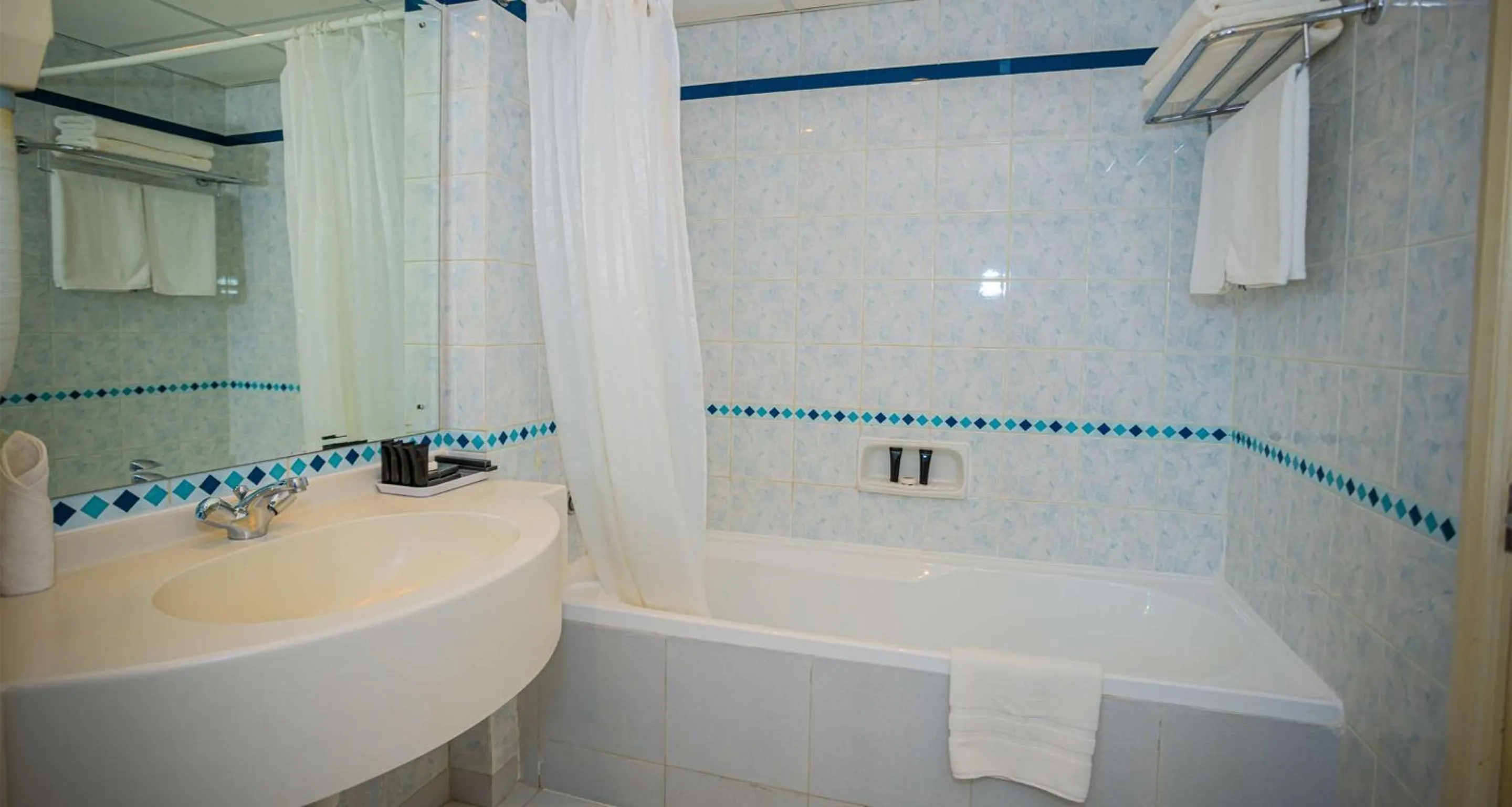 Bathroom in Best Western Sur