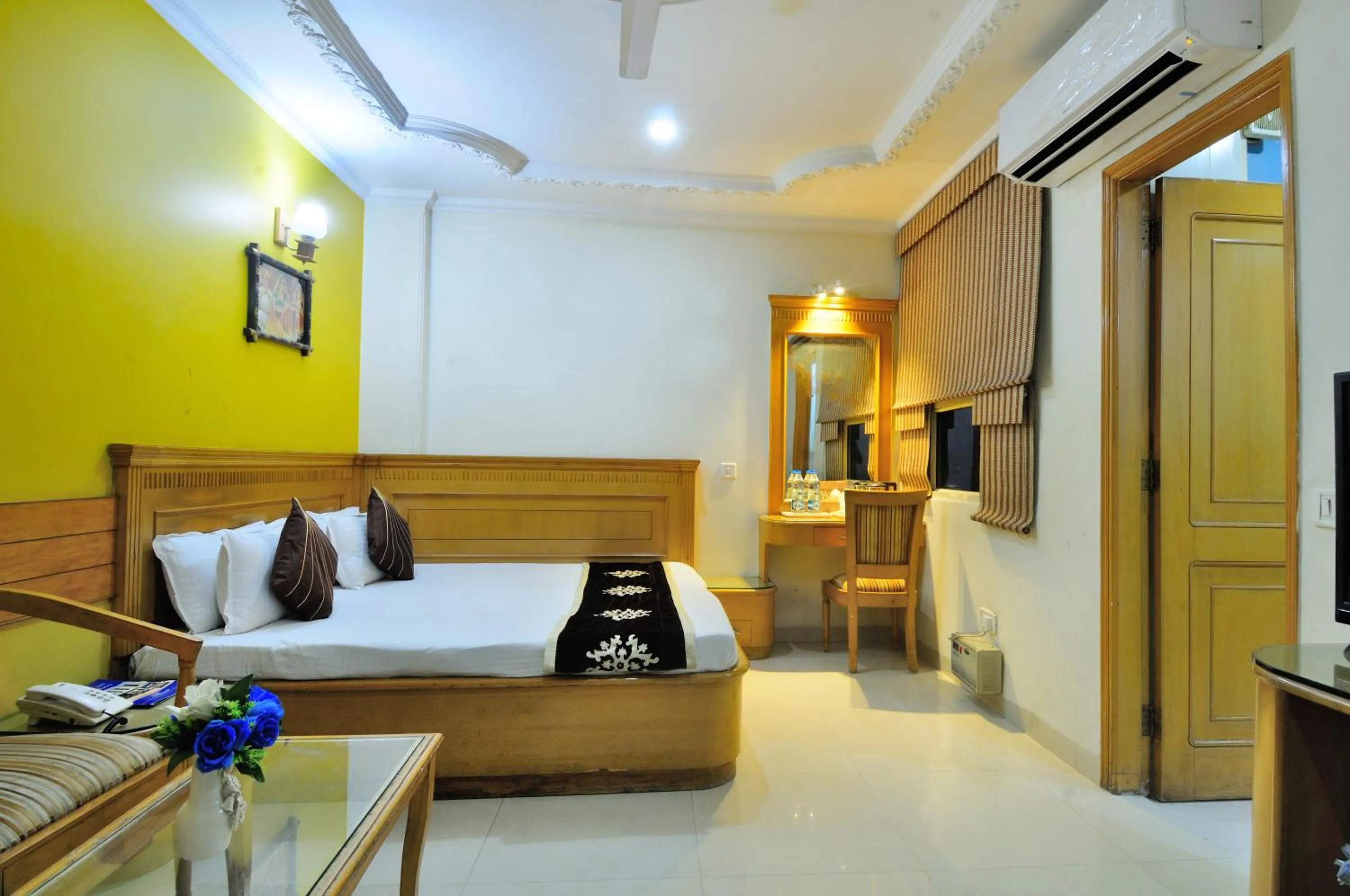 Bed in Hotel Maharaja Residency