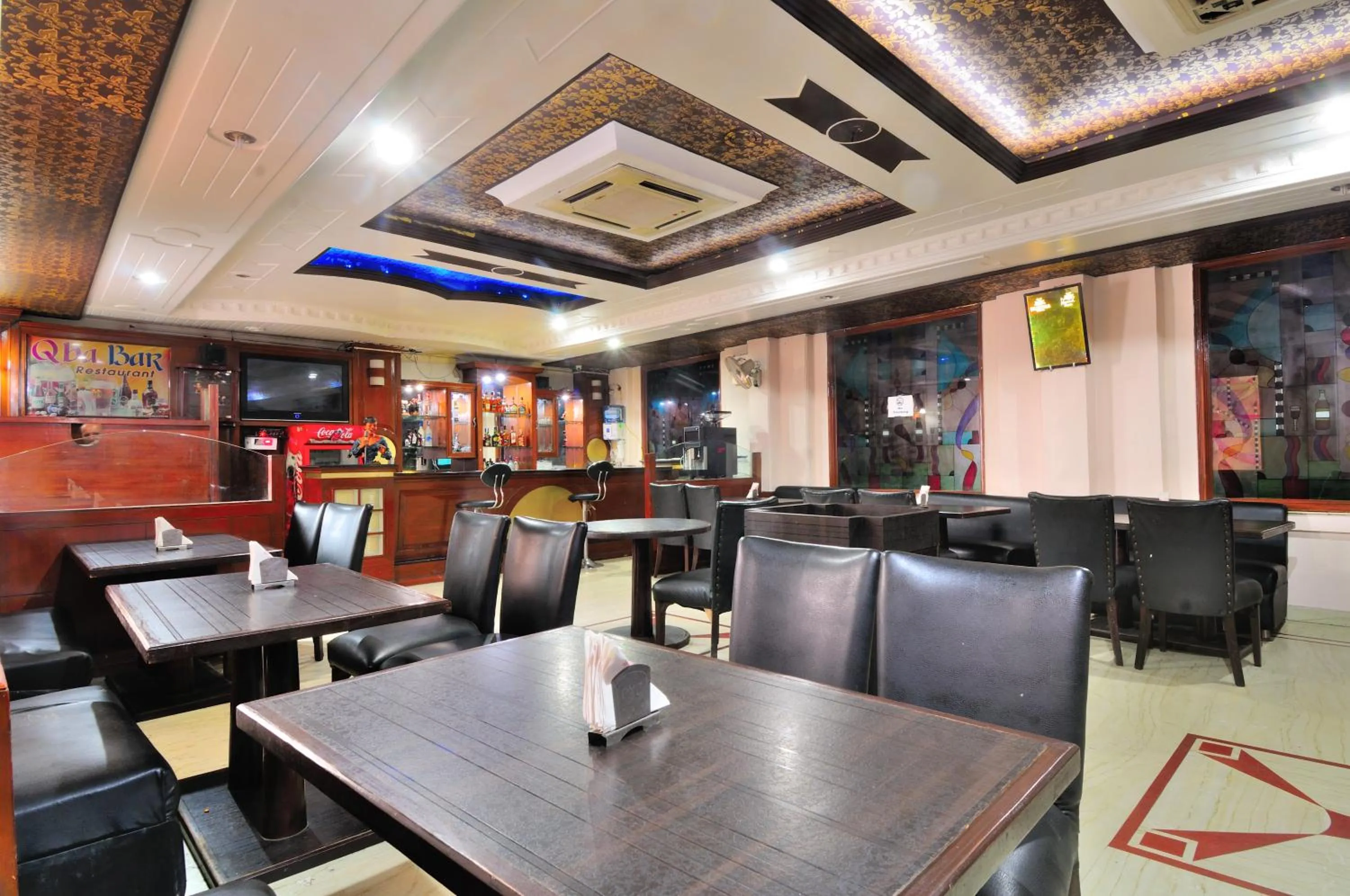 Restaurant/Places to Eat in Hotel Maharaja Residency
