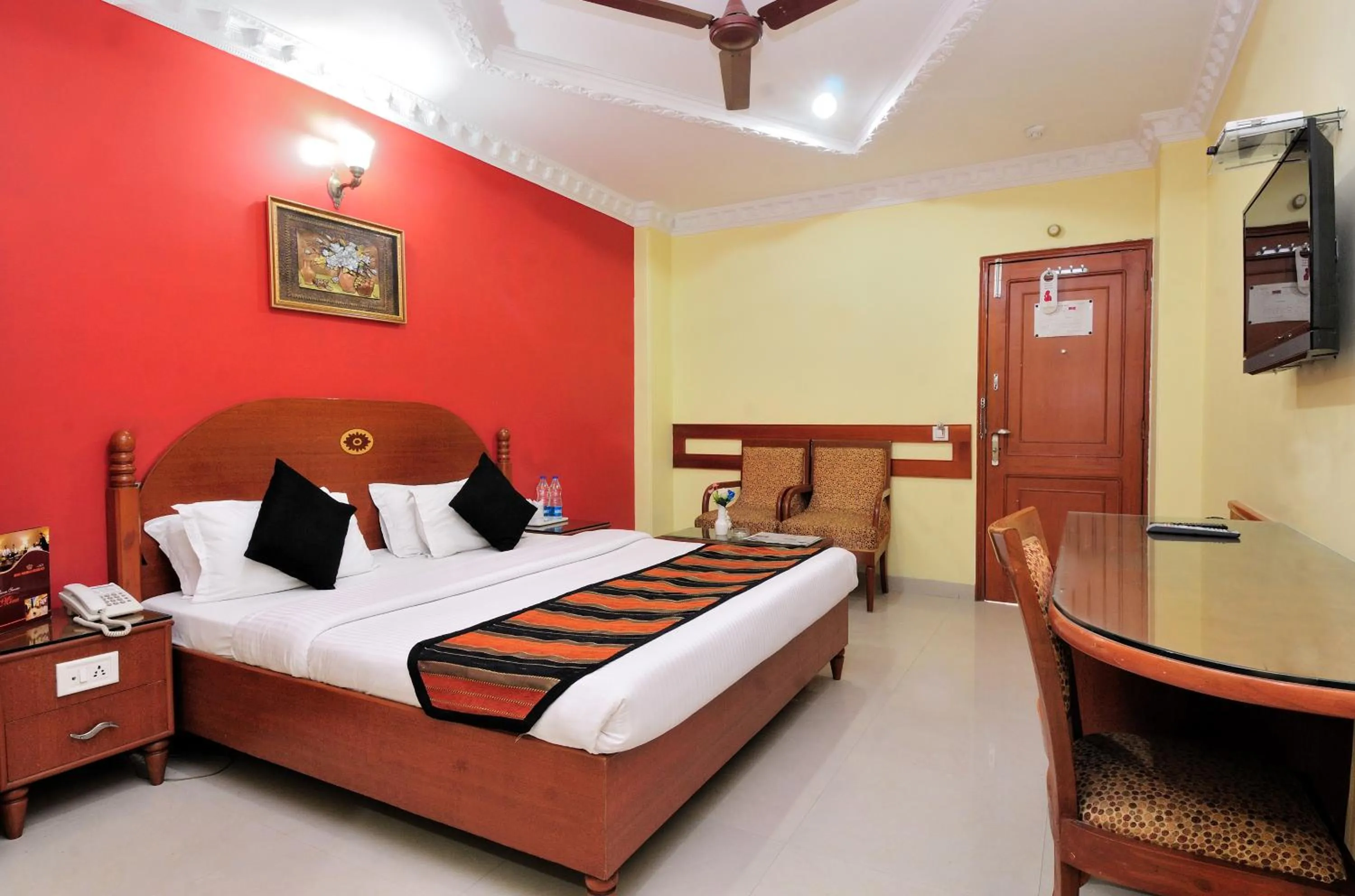 Bed in Hotel Maharaja Residency