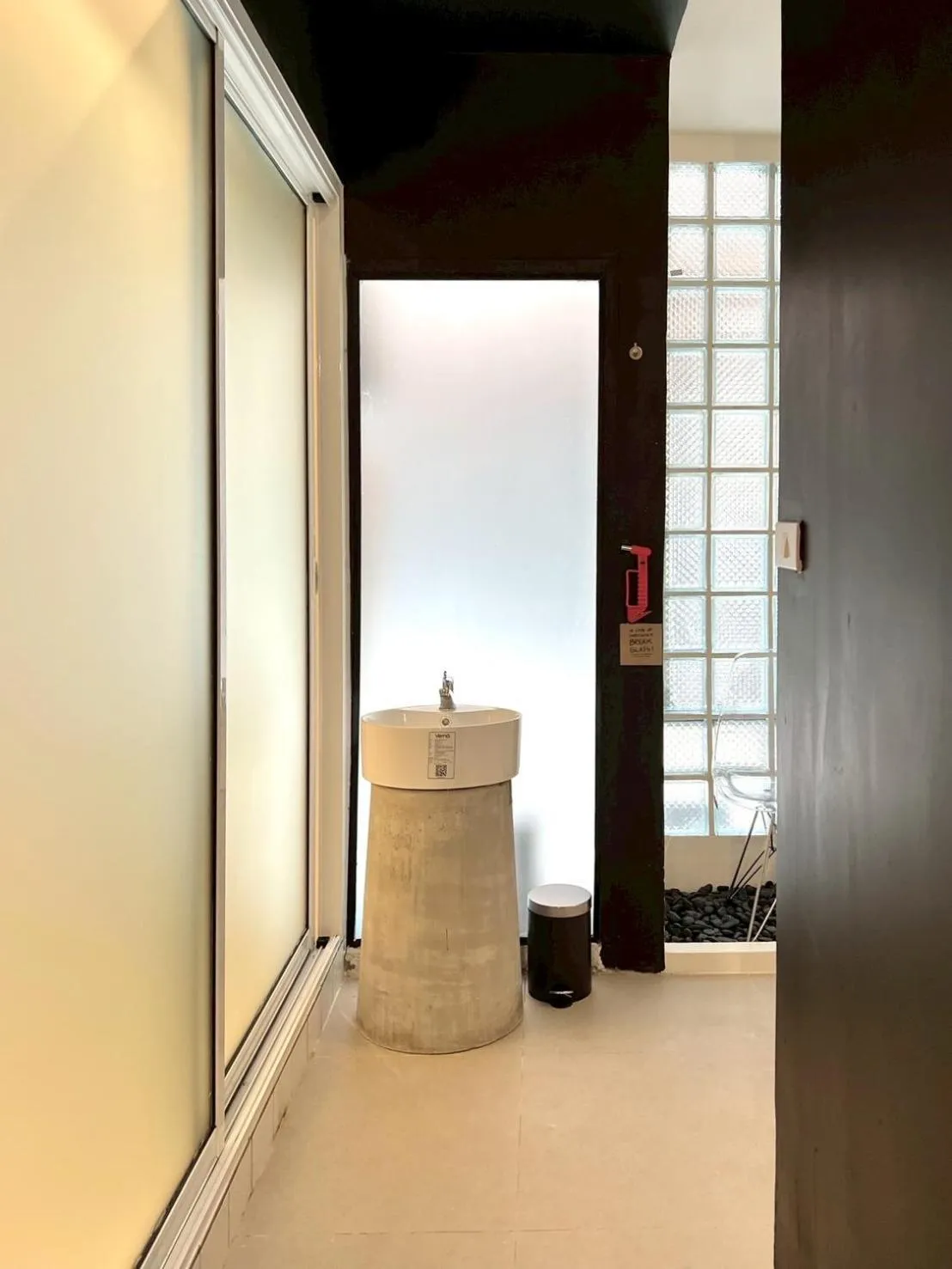 Chatel Samyan - Self check-in