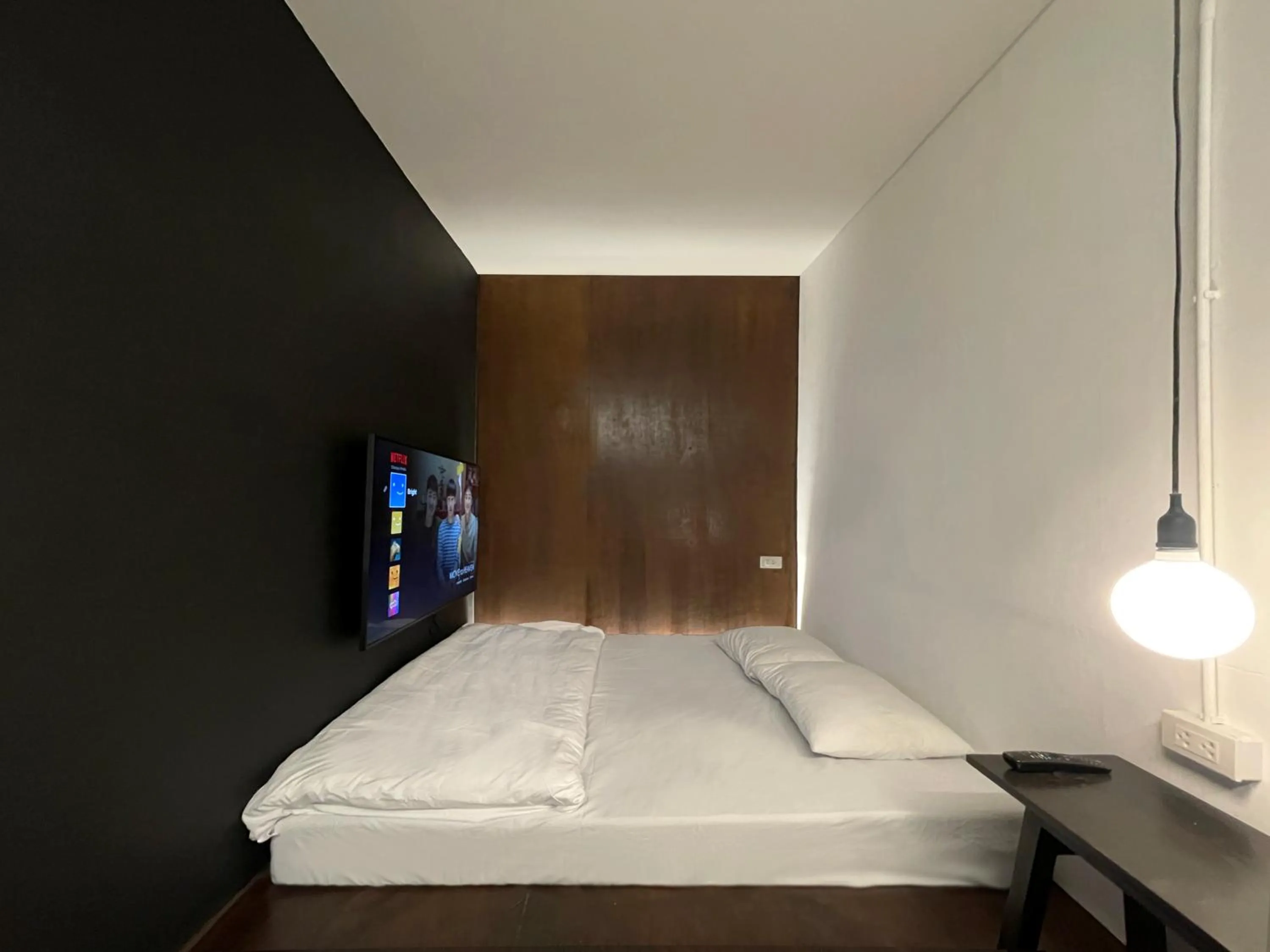 Bed in Chatel Samyan - Self check-in