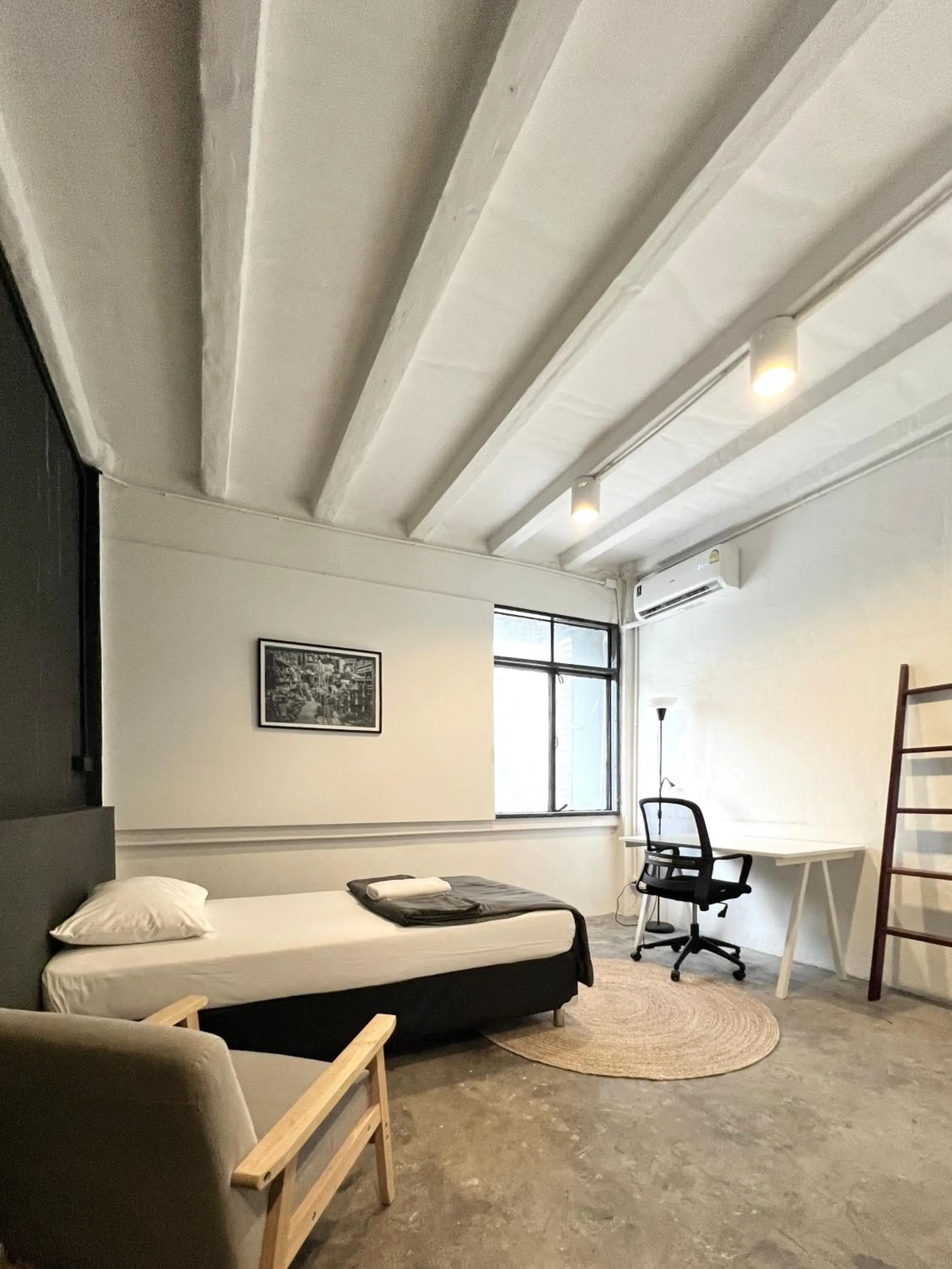 Bed in Chatel Samyan - Self check-in