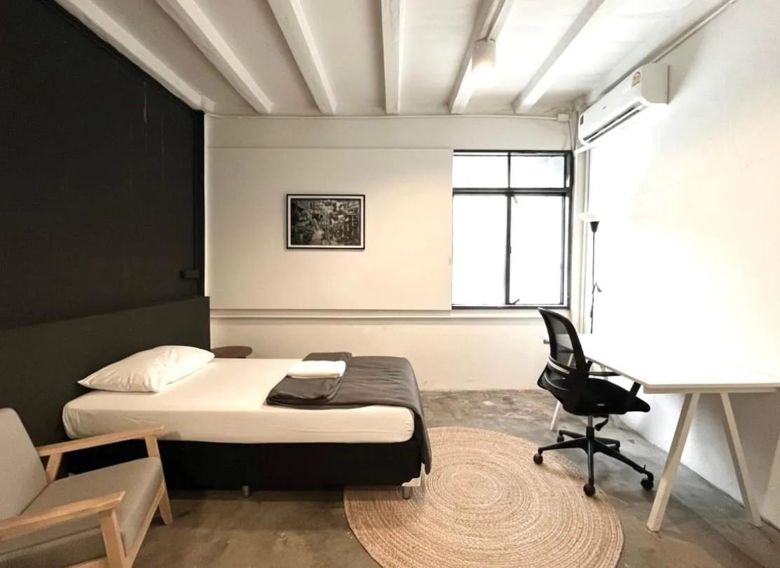 Bed in Chatel Samyan - Self check-in