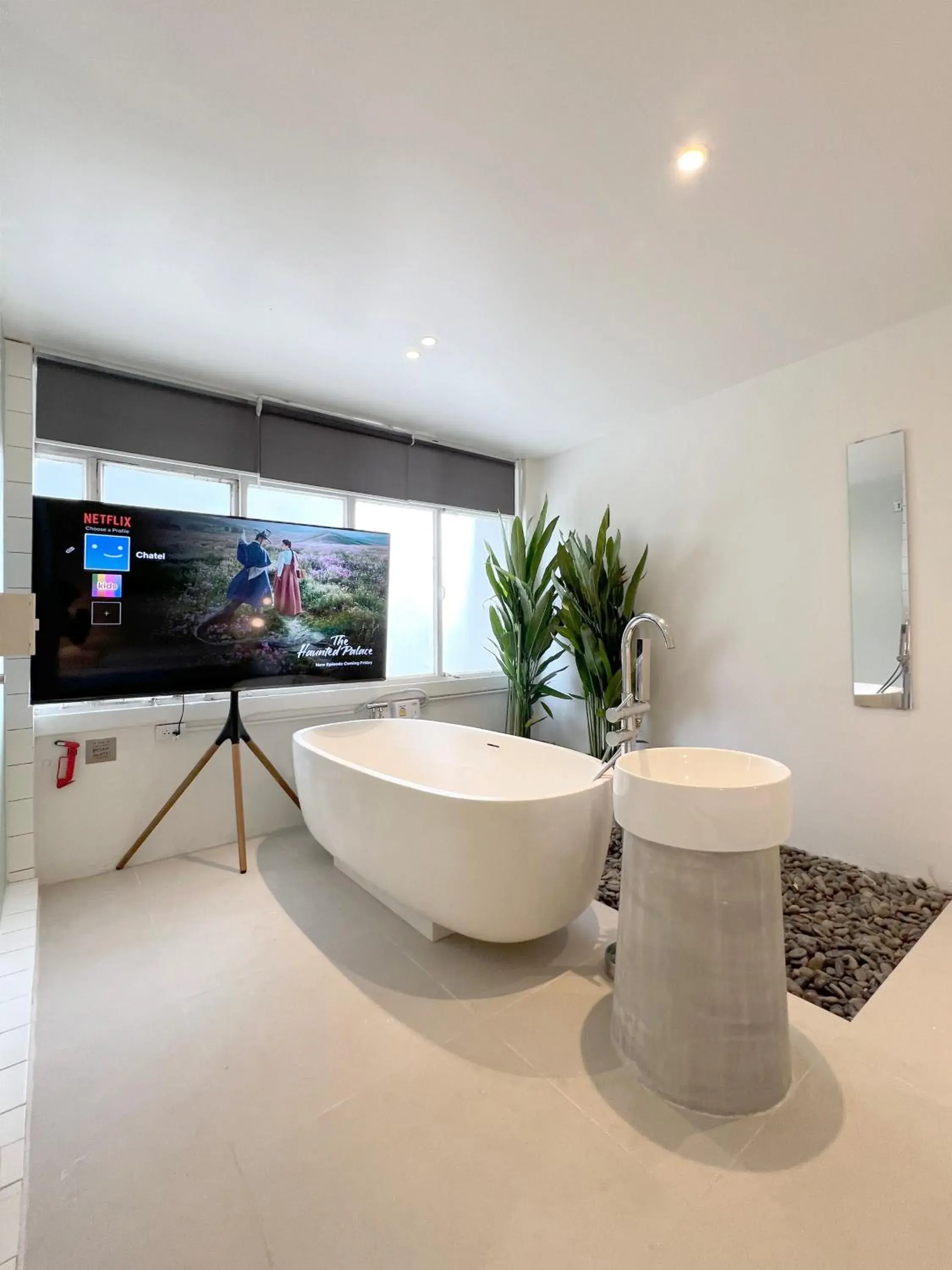 Deluxe Double Room with Bath in Chatel Samyan - Self check-in Deluxe Double Room with Bath in Chatel Samyan - Self check-in