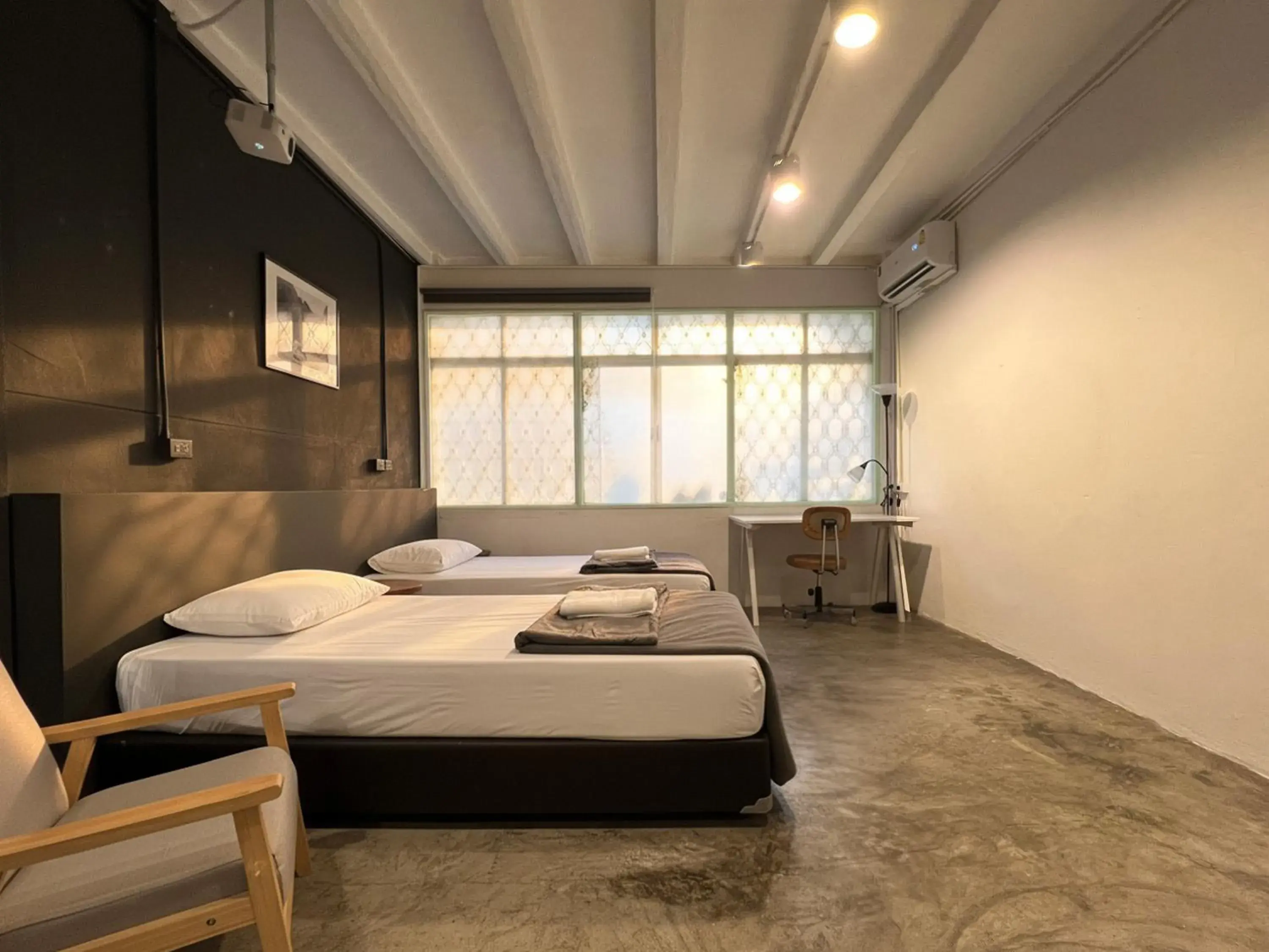 Large Twin Room in Chatel Samyan - Self check-in Large Twin Room in Chatel Samyan - Self check-in