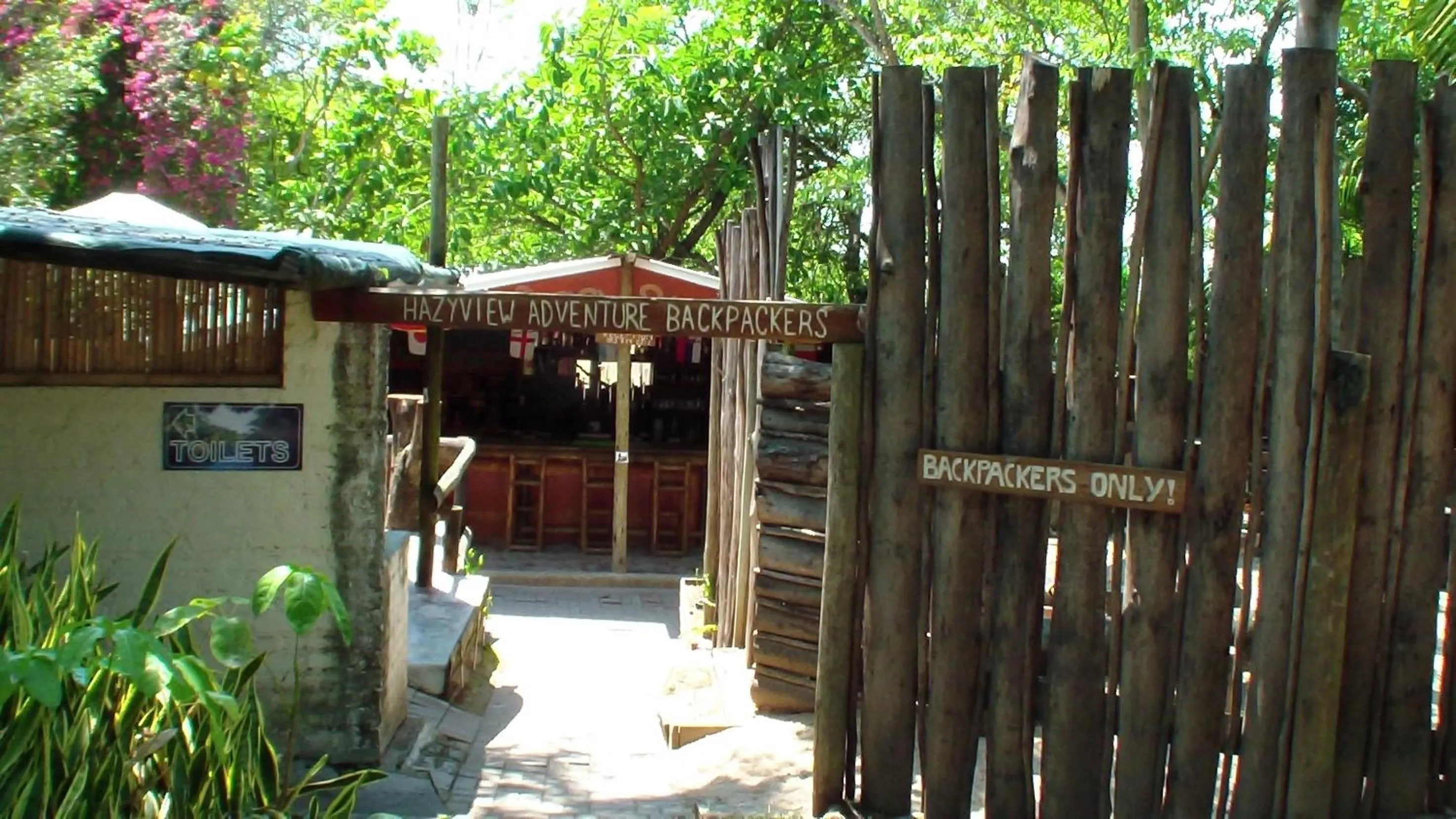 Facade/entrance in Hazyview Adventure Backpackers