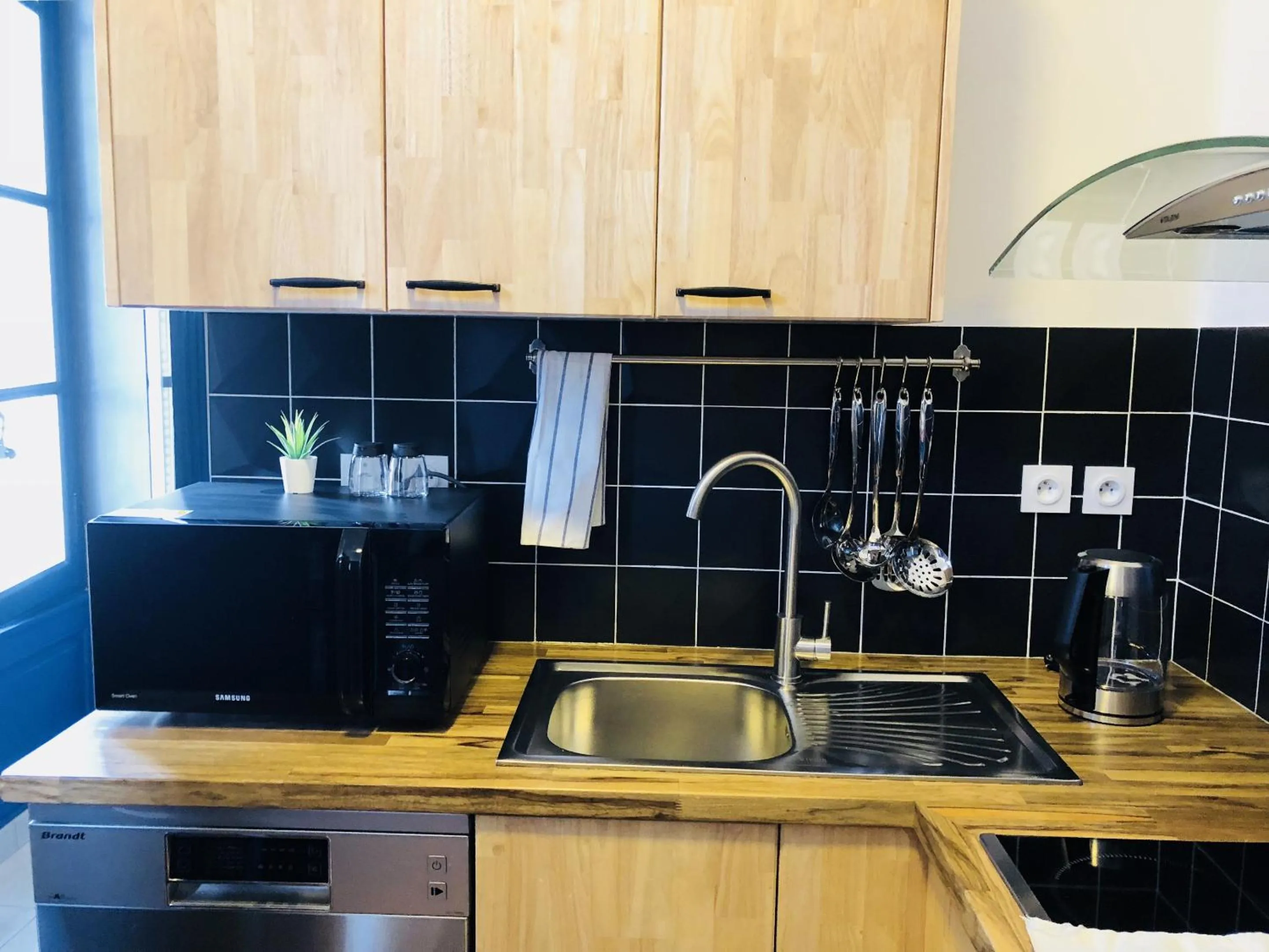 Kitchen or kitchenette in Meublés de l'Arsenal cœur de ville !