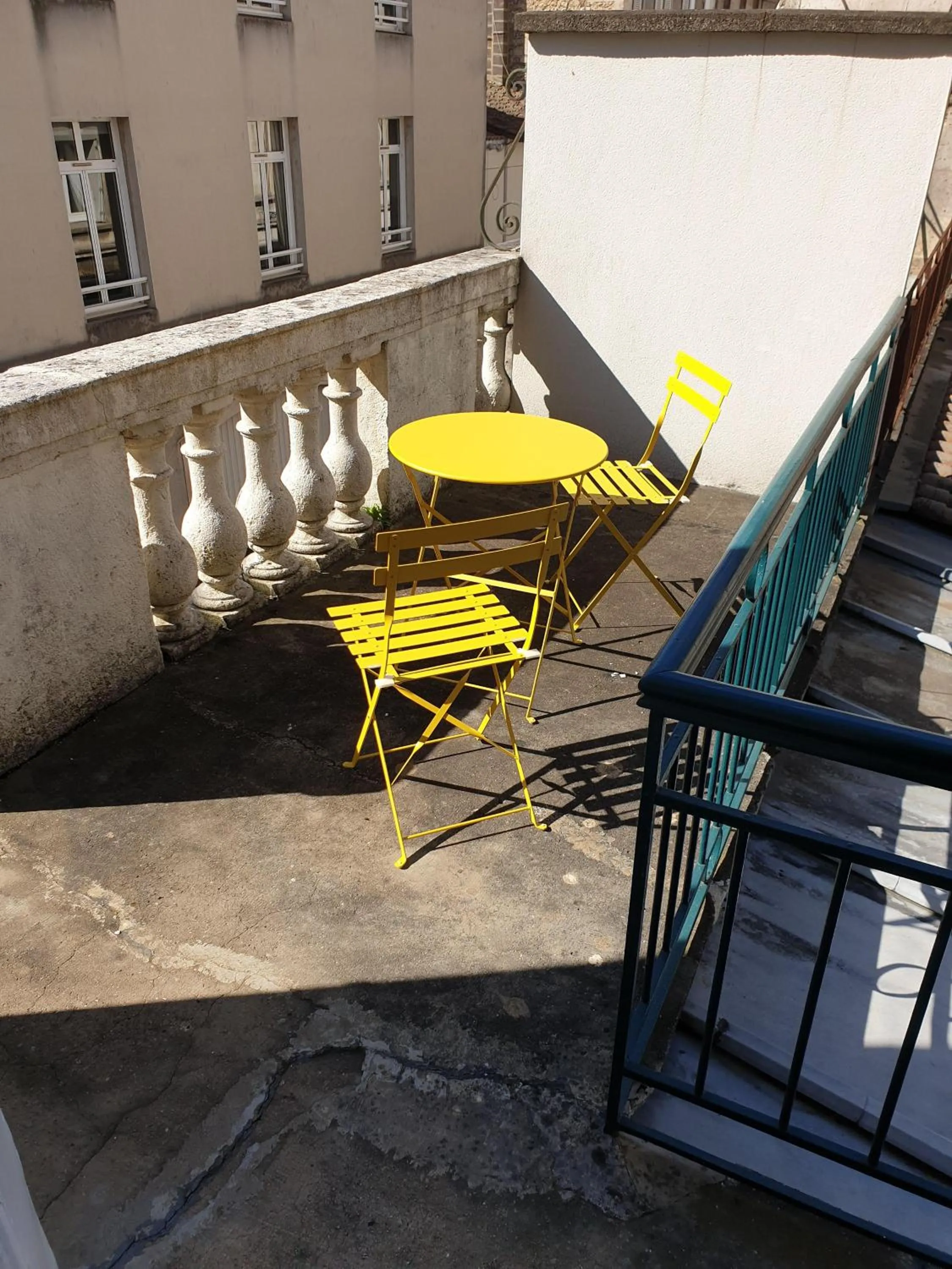 Balcony/Terrace in Meublés de l'Arsenal cœur de ville !