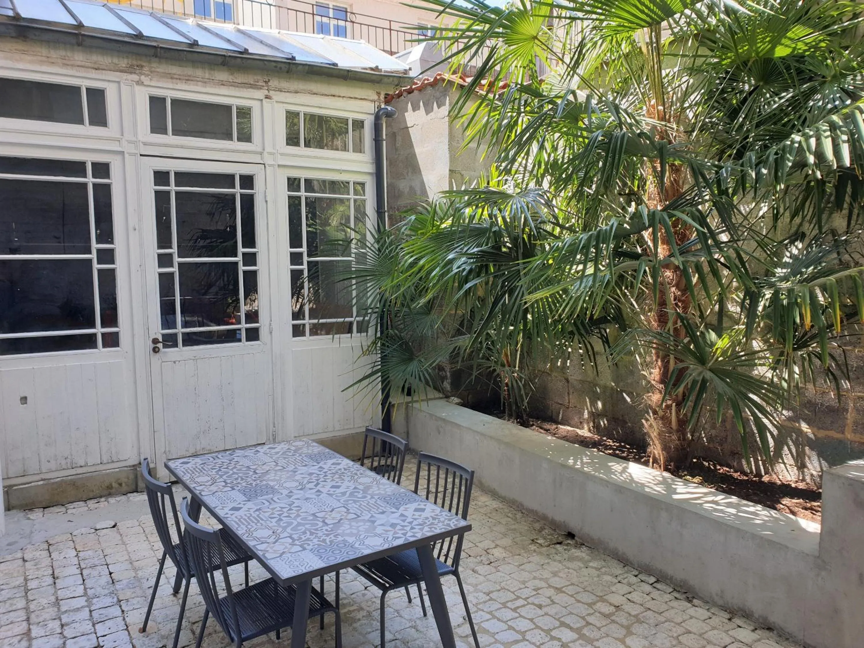 Property building in Meublés de l'Arsenal cœur de ville !