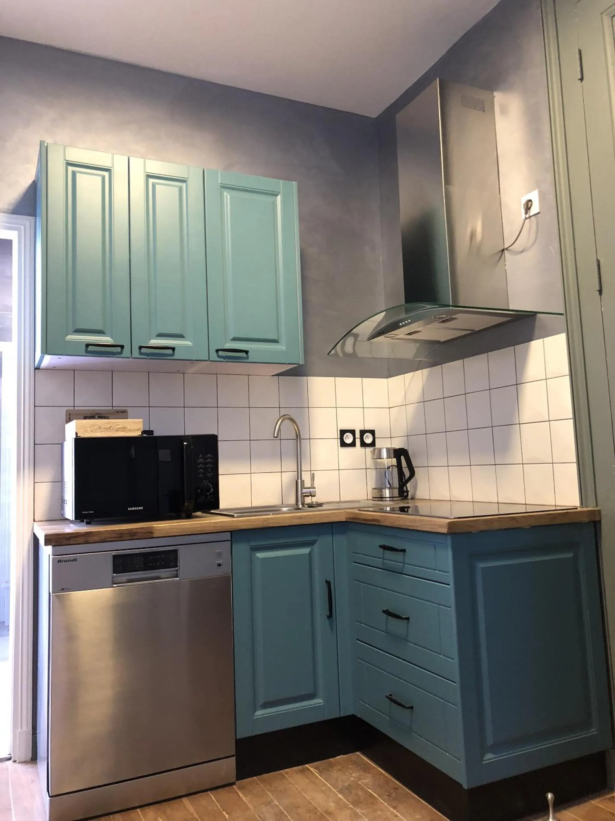 Kitchen or kitchenette in Meublés de l'Arsenal cœur de ville !