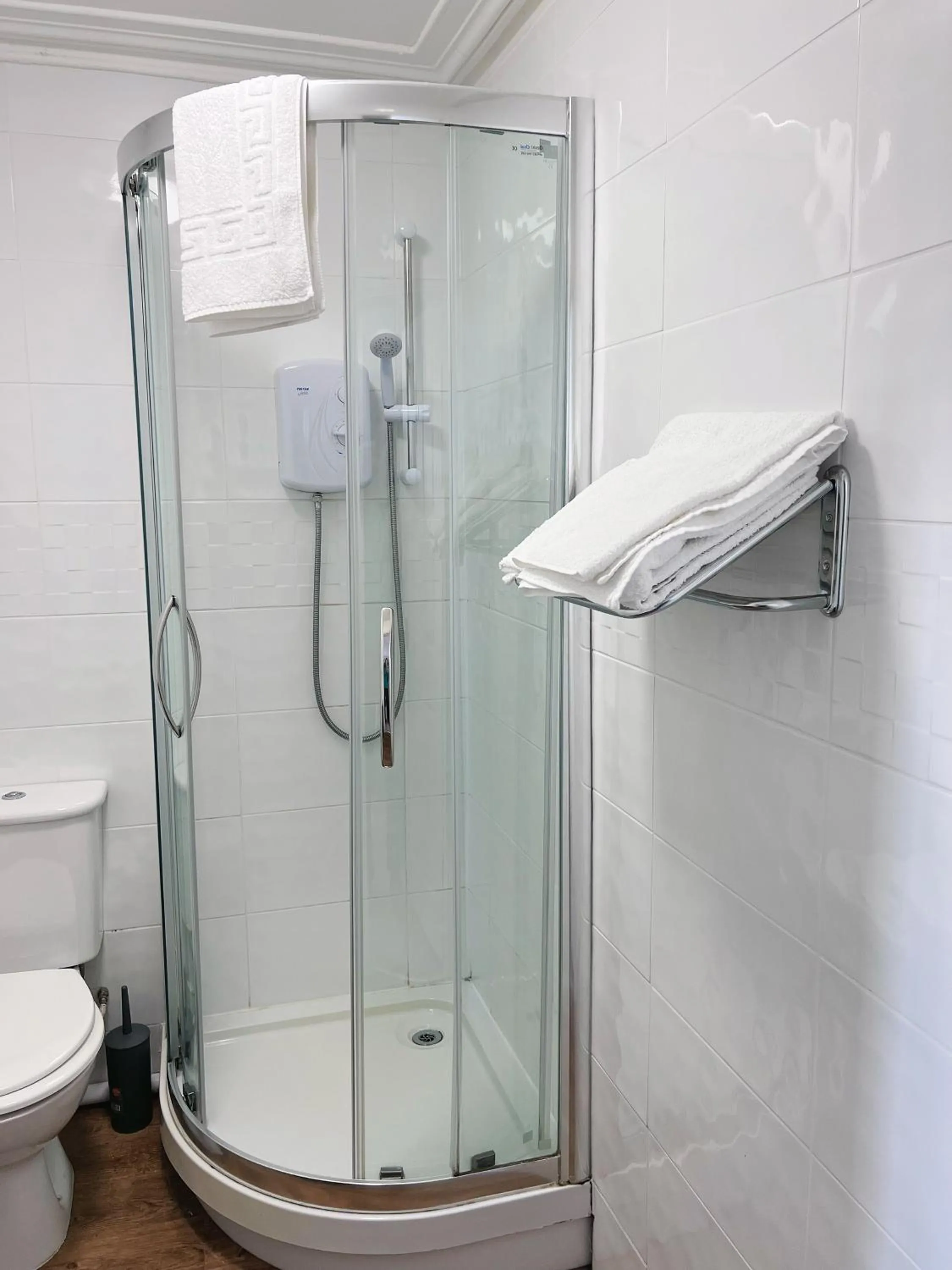 Shower in The Crown Hotel