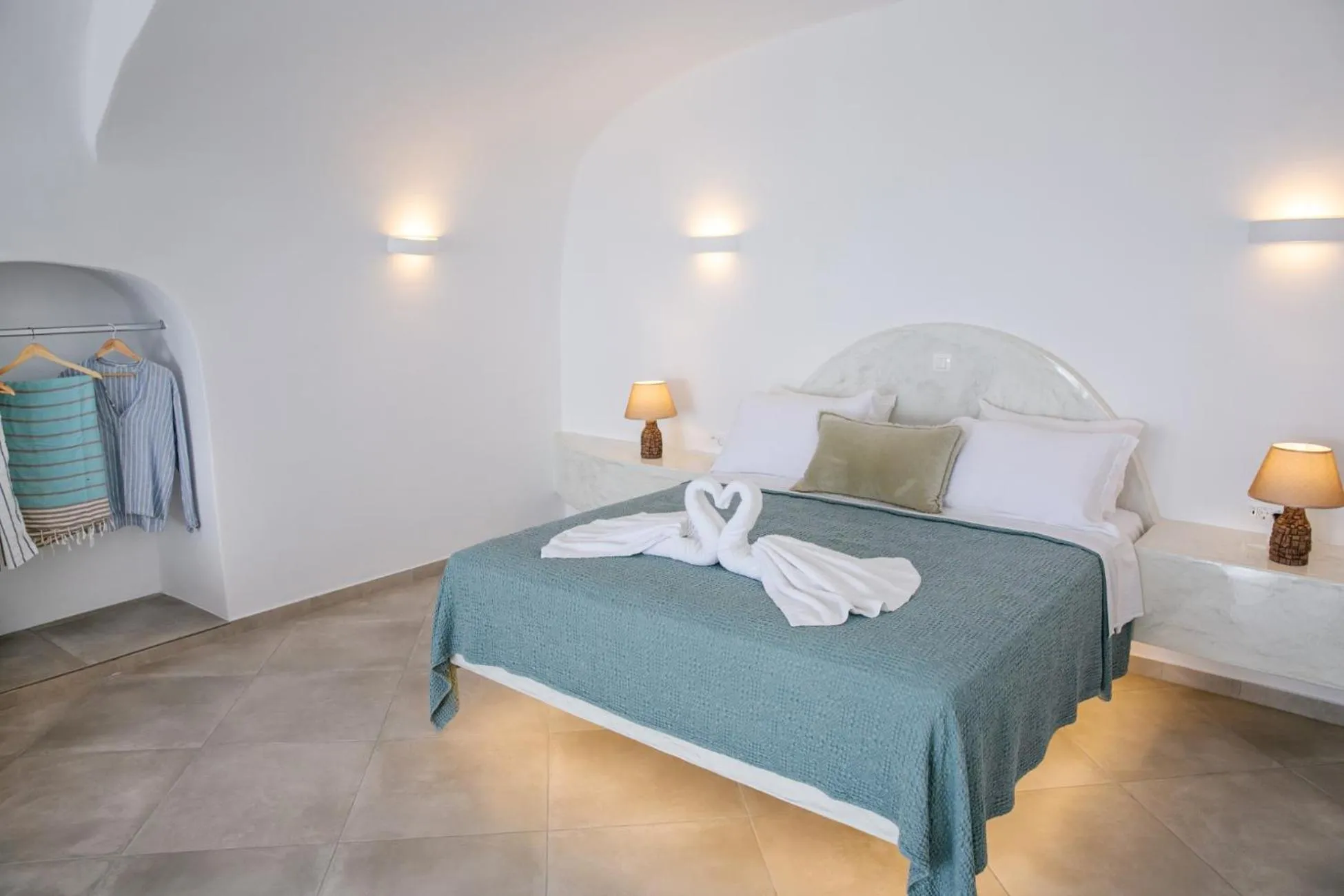 Bedroom, Bed in Sun Angelos Oia - Luxury Cave Suites