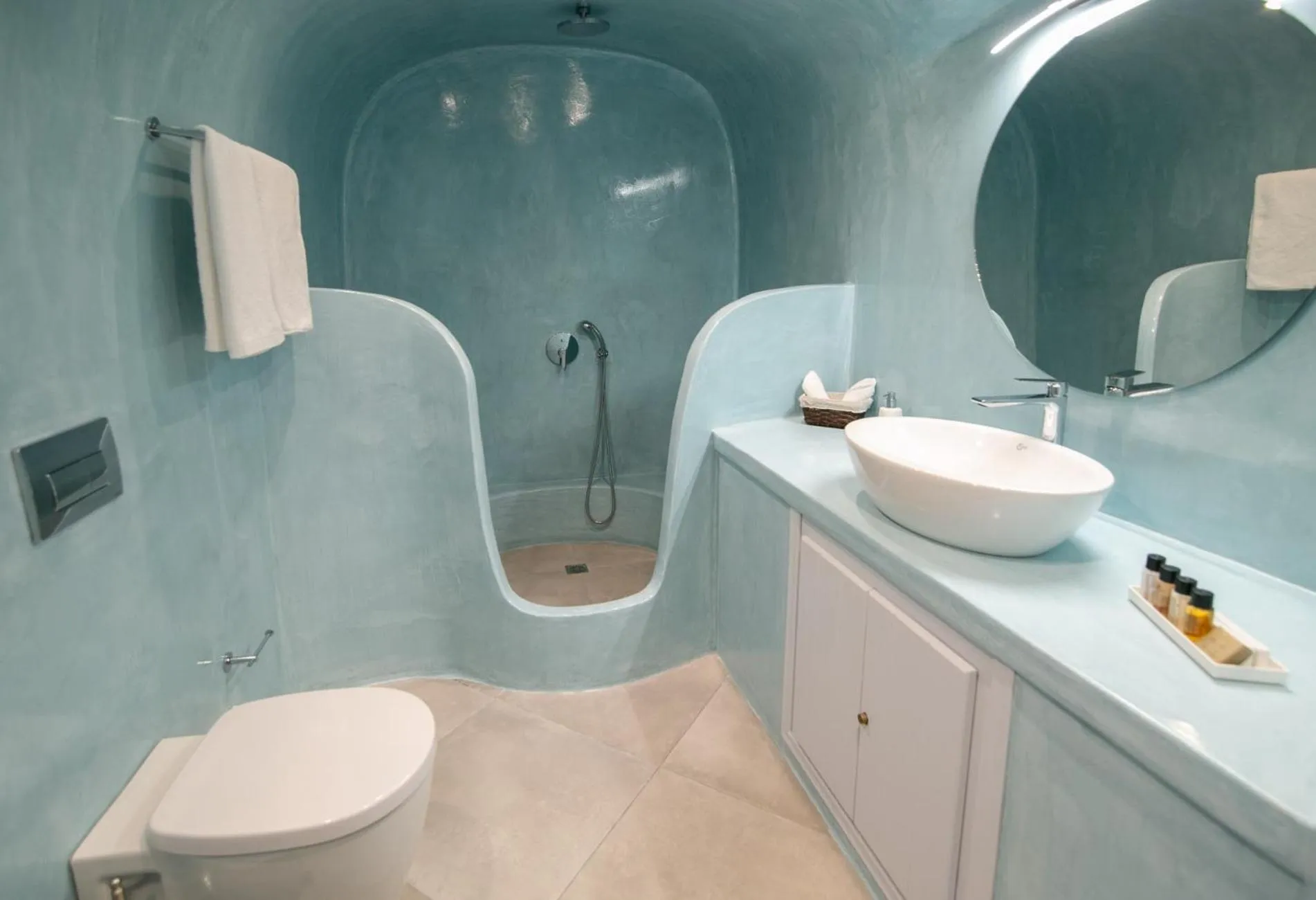 Bathroom in Sun Angelos Oia - Luxury Cave Suites