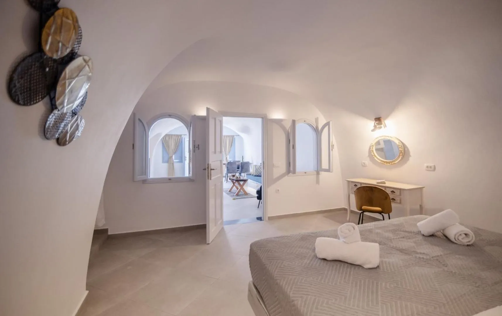 Bedroom, Bed in Sun Angelos Oia - Luxury Cave Suites