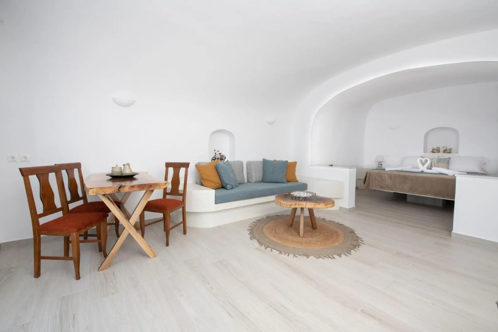 Living room in Sun Angelos Oia - Luxury Cave Suites