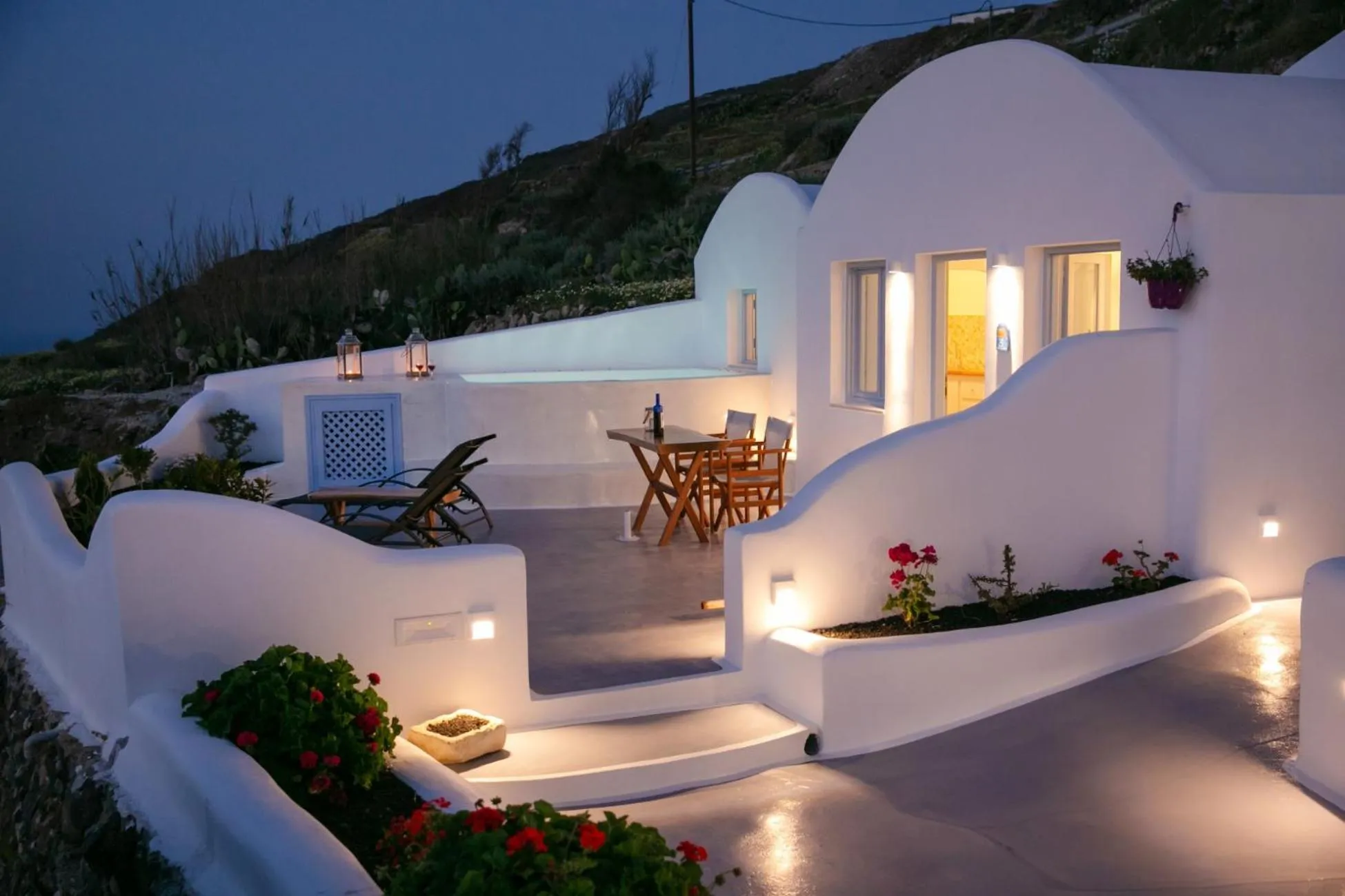 Patio in Sun Angelos Oia - Luxury Cave Suites