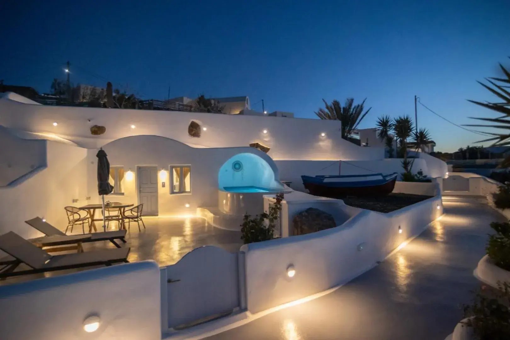 Iconic Cave Suite with Jetted & Heated Plunge Pool, Sea & Sunset View in Sun Angelos Oia - Luxury Cave Suites Iconic Cave Suite with Jetted & Heated Plunge Pool, Sea & Sunset View in Sun Angelos Oia - Luxury Cave Suites