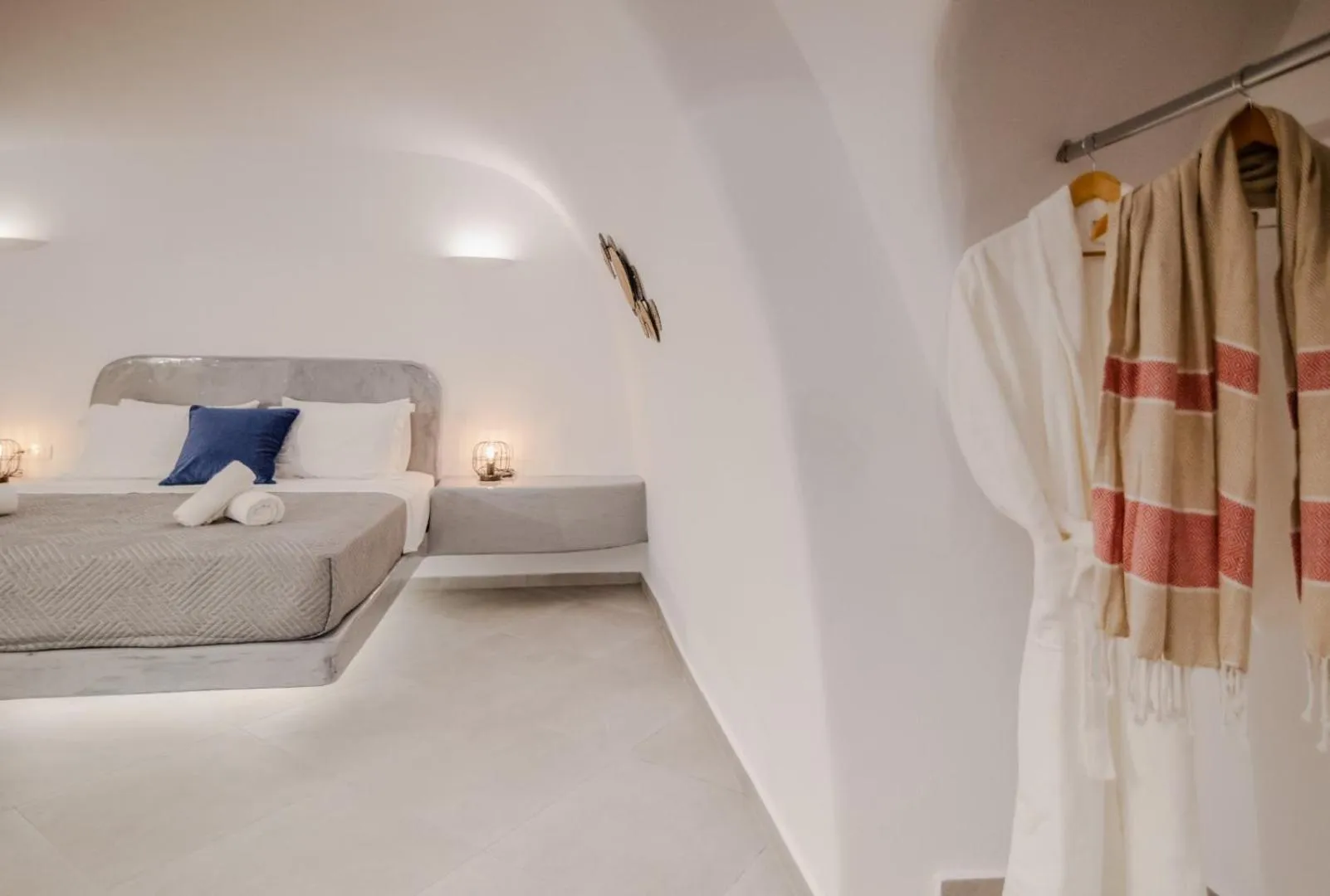 Bedroom, Bed in Sun Angelos Oia - Luxury Cave Suites