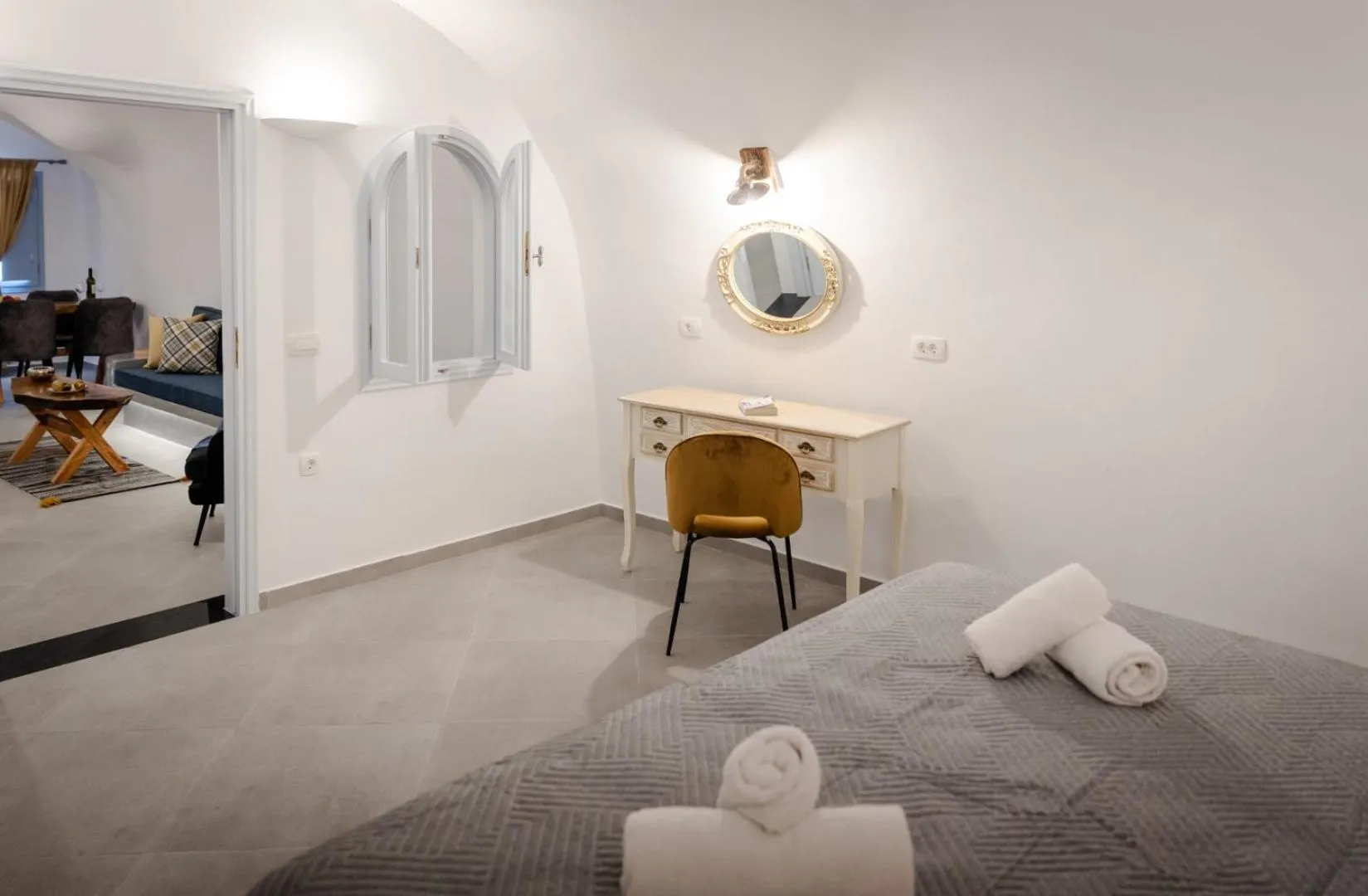 Bedroom, Bed in Sun Angelos Oia - Luxury Cave Suites