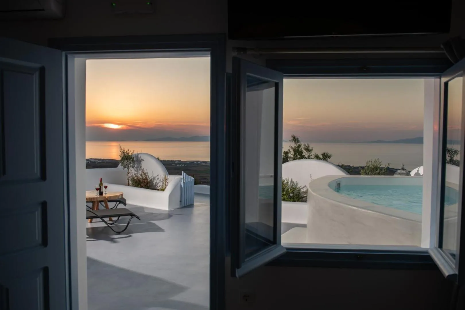 Sunset in Sun Angelos Oia - Luxury Cave Suites