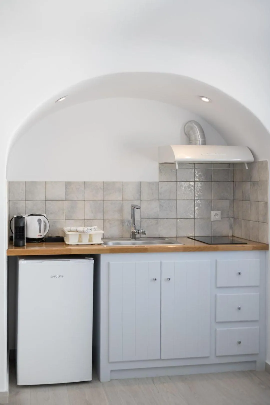 Kitchen or kitchenette in Sun Angelos Oia - Luxury Cave Suites