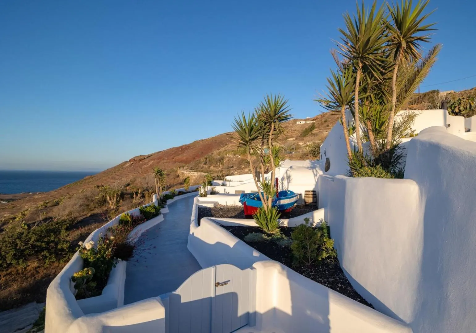 Natural landscape in Sun Angelos Oia - Luxury Cave Suites