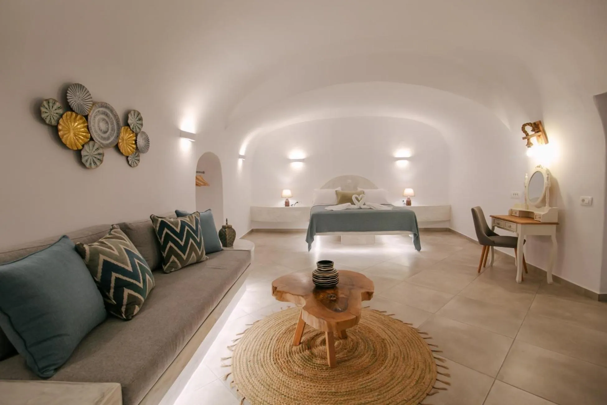 Photo of the whole room, Bed in Sun Angelos Oia - Luxury Cave Suites