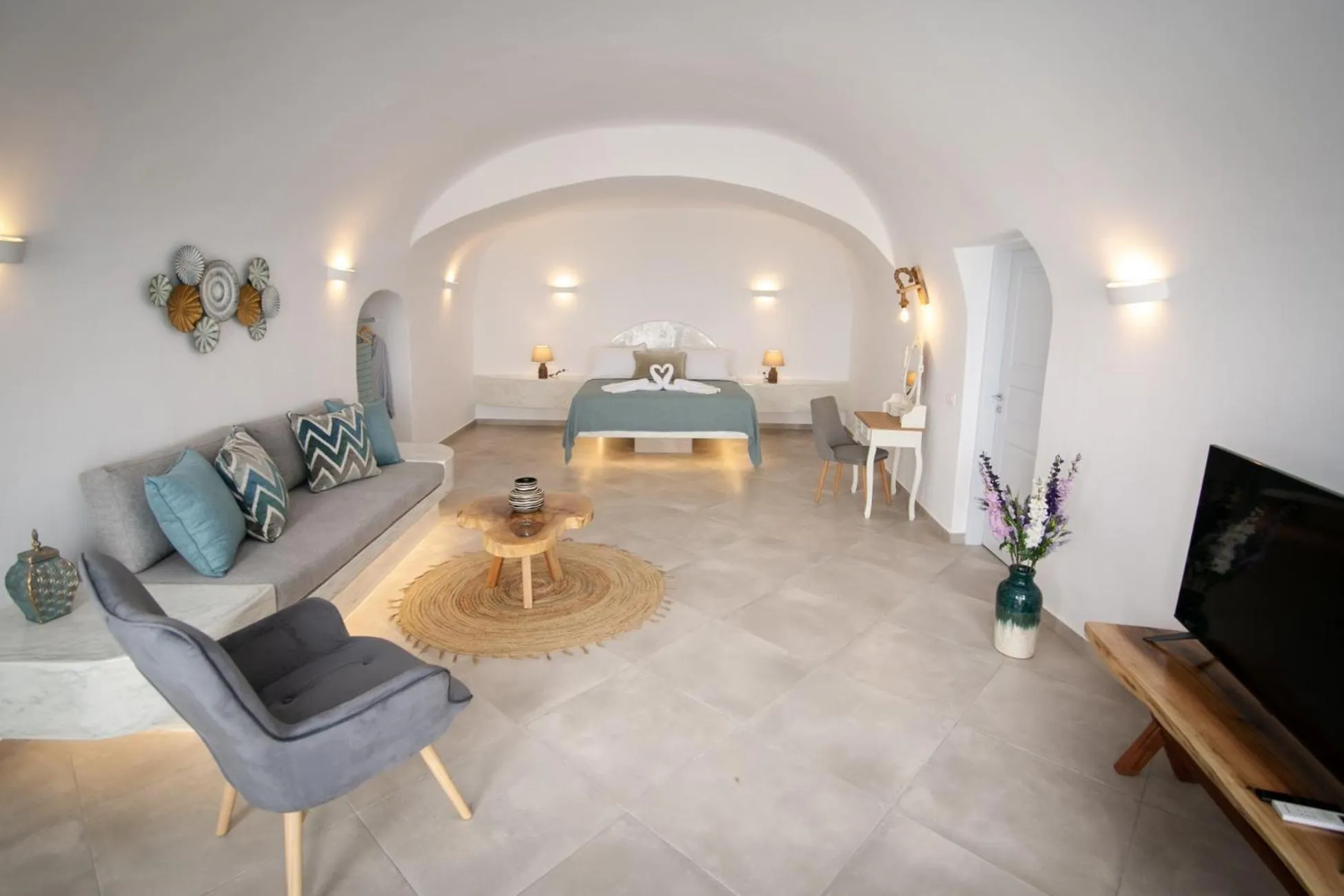 Living room in Sun Angelos Oia - Luxury Cave Suites