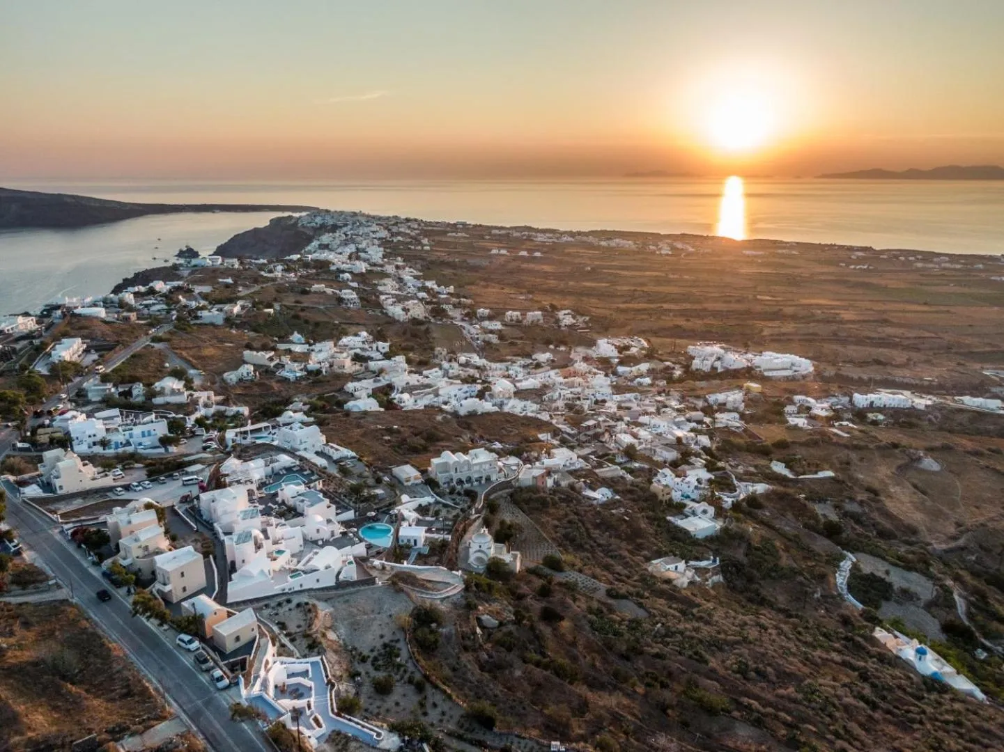 Bird's eye view in Sun Angelos Oia - Luxury Cave Suites