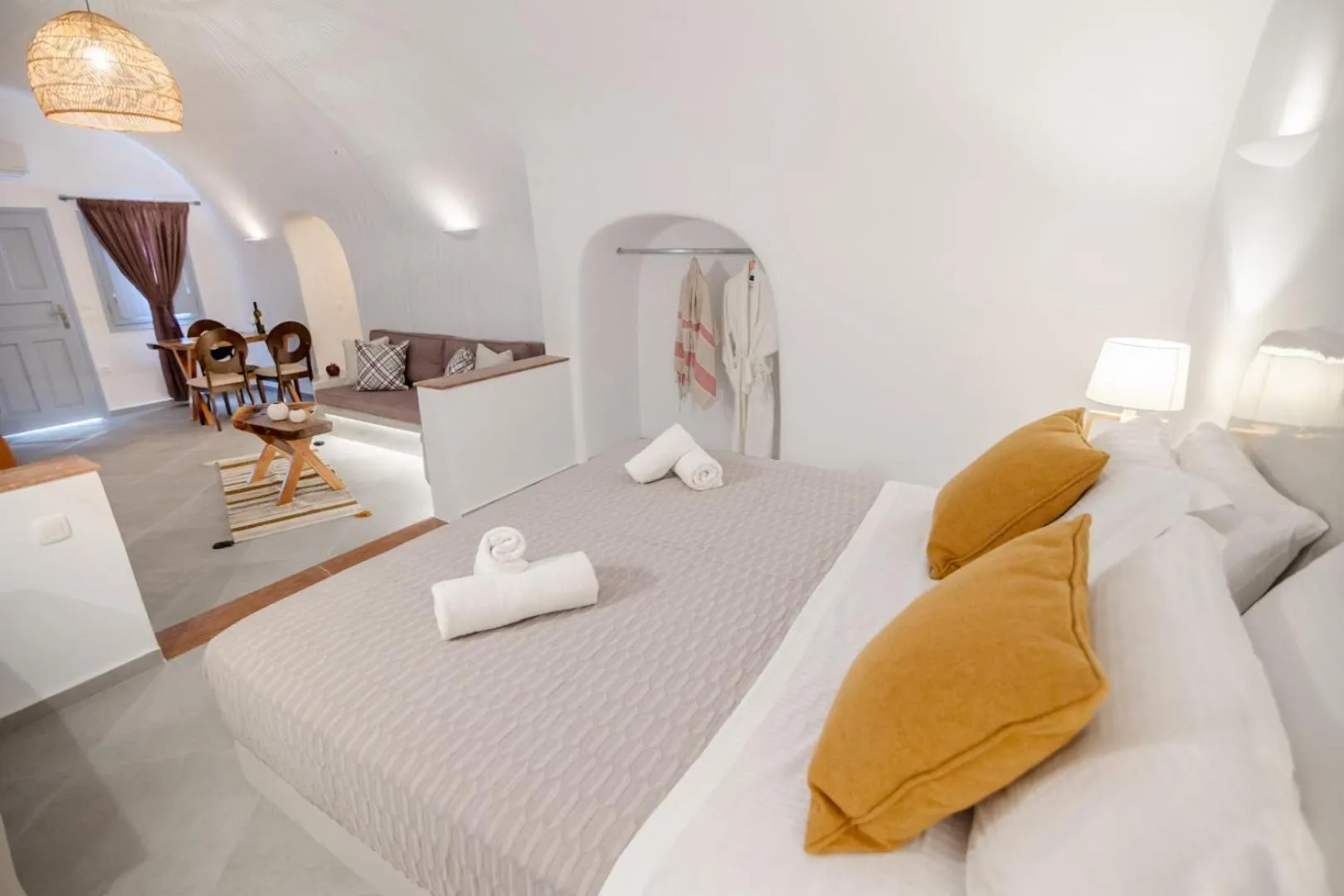 Living room, Bed in Sun Angelos Oia - Luxury Cave Suites