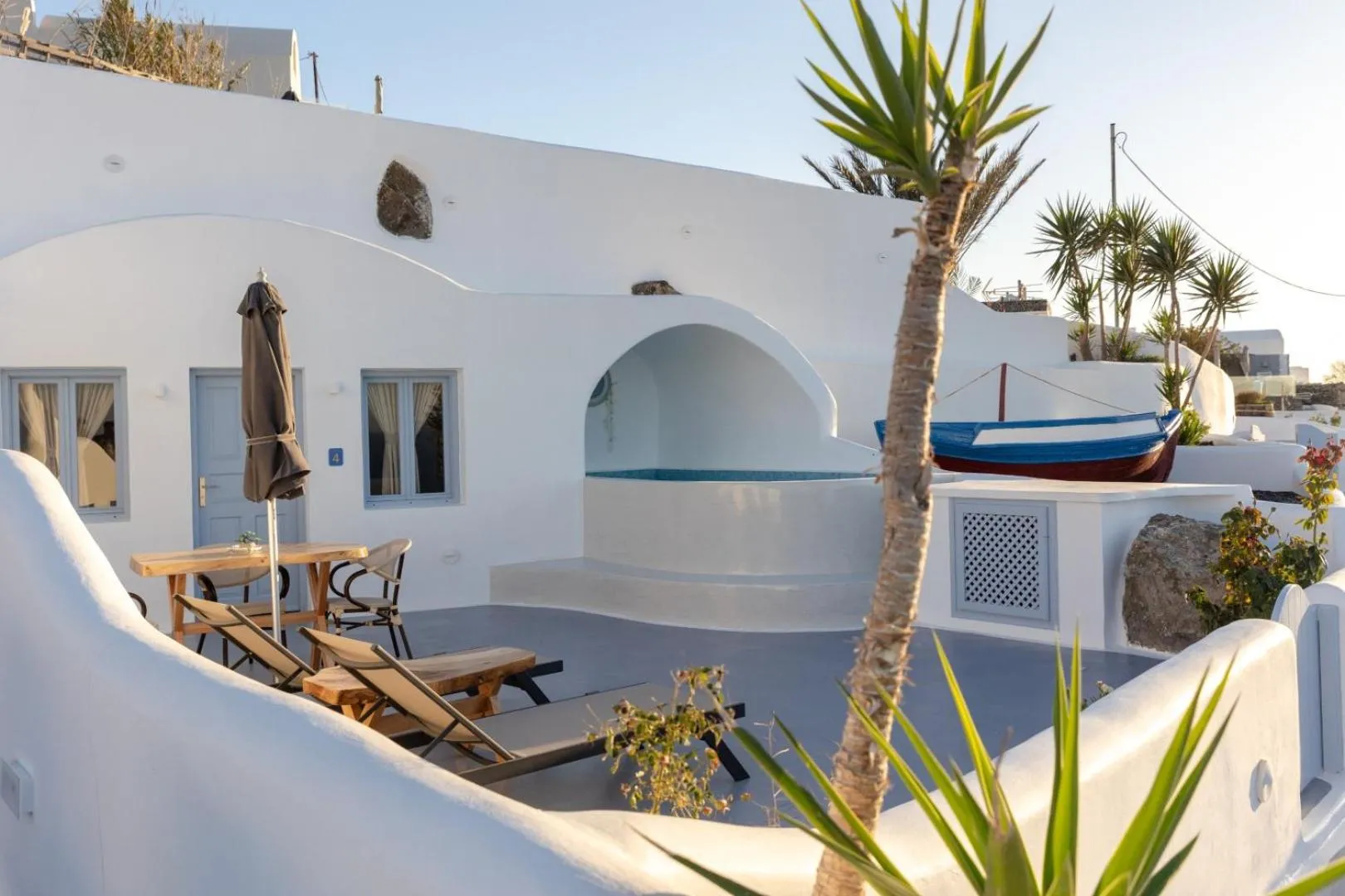 Property building in Sun Angelos Oia - Luxury Cave Suites