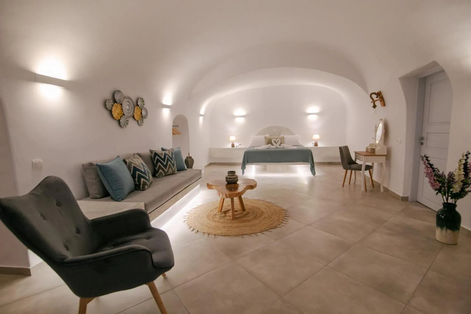 Living room in Sun Angelos Oia - Luxury Cave Suites