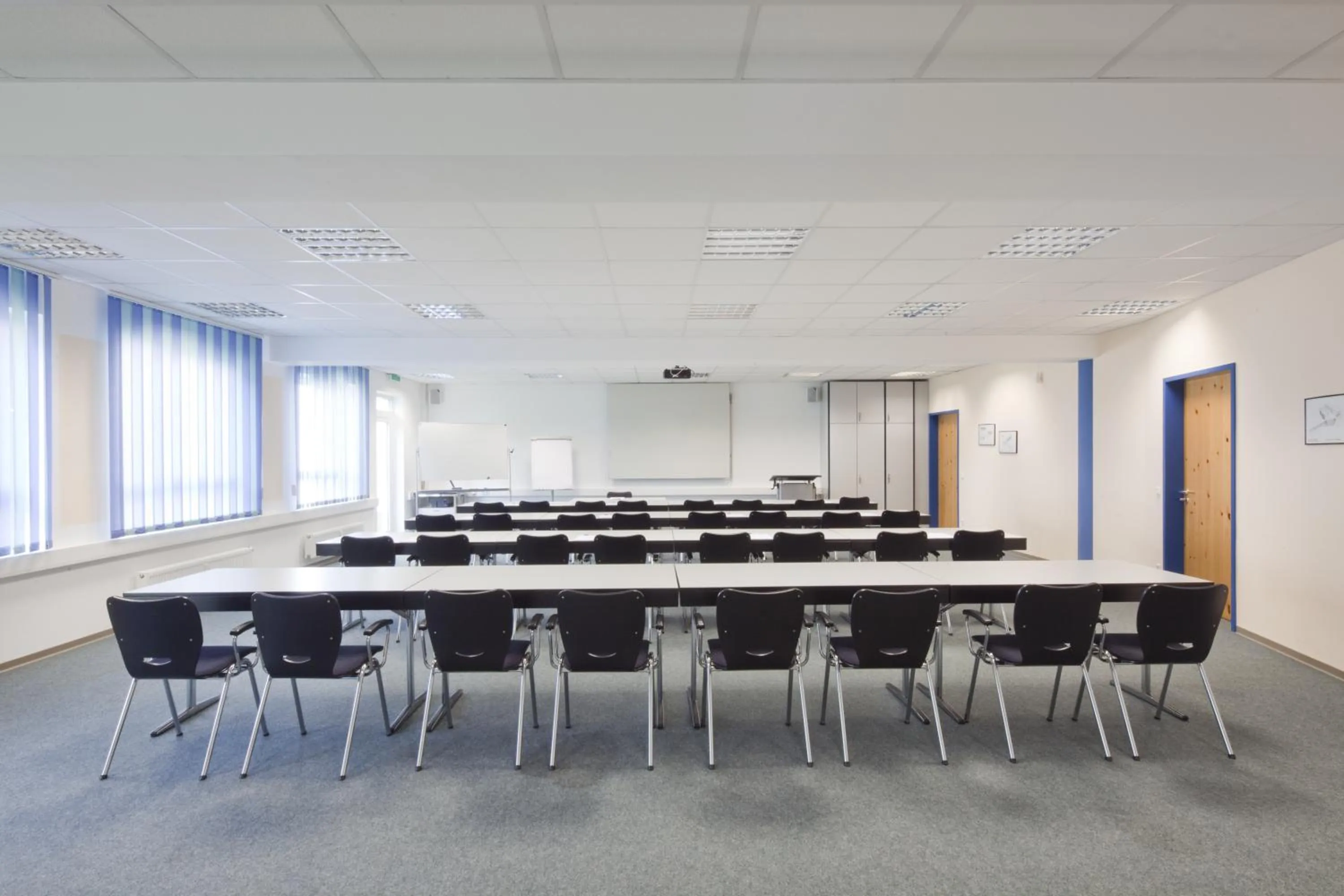 Business facilities in Hotel Vicinity