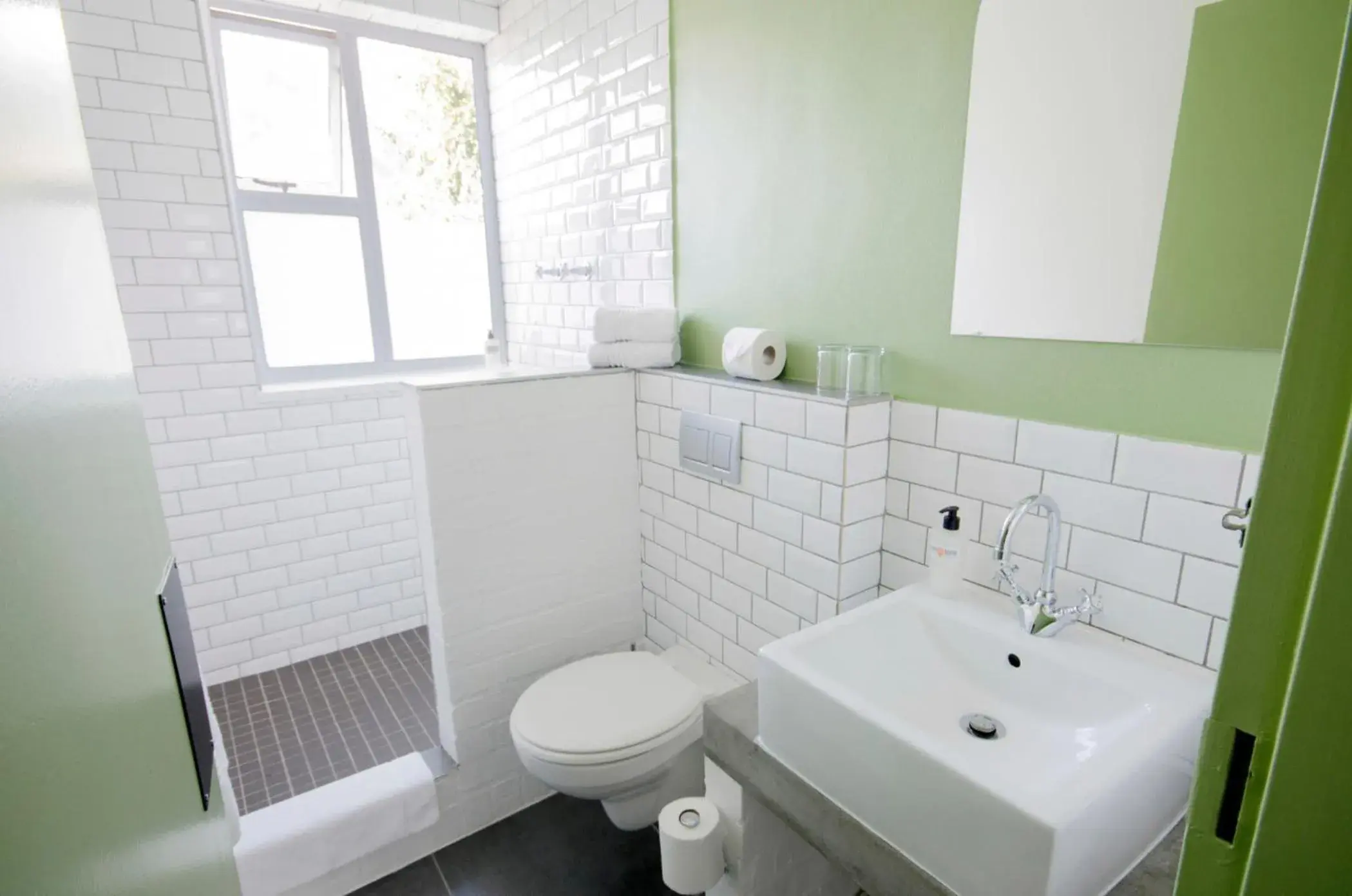 Twin Bed, Private Room En-Suite (City View) in Never at Home Kloof Street Twin Bed, Private Room En-Suite (City View) in Never at Home Kloof Street