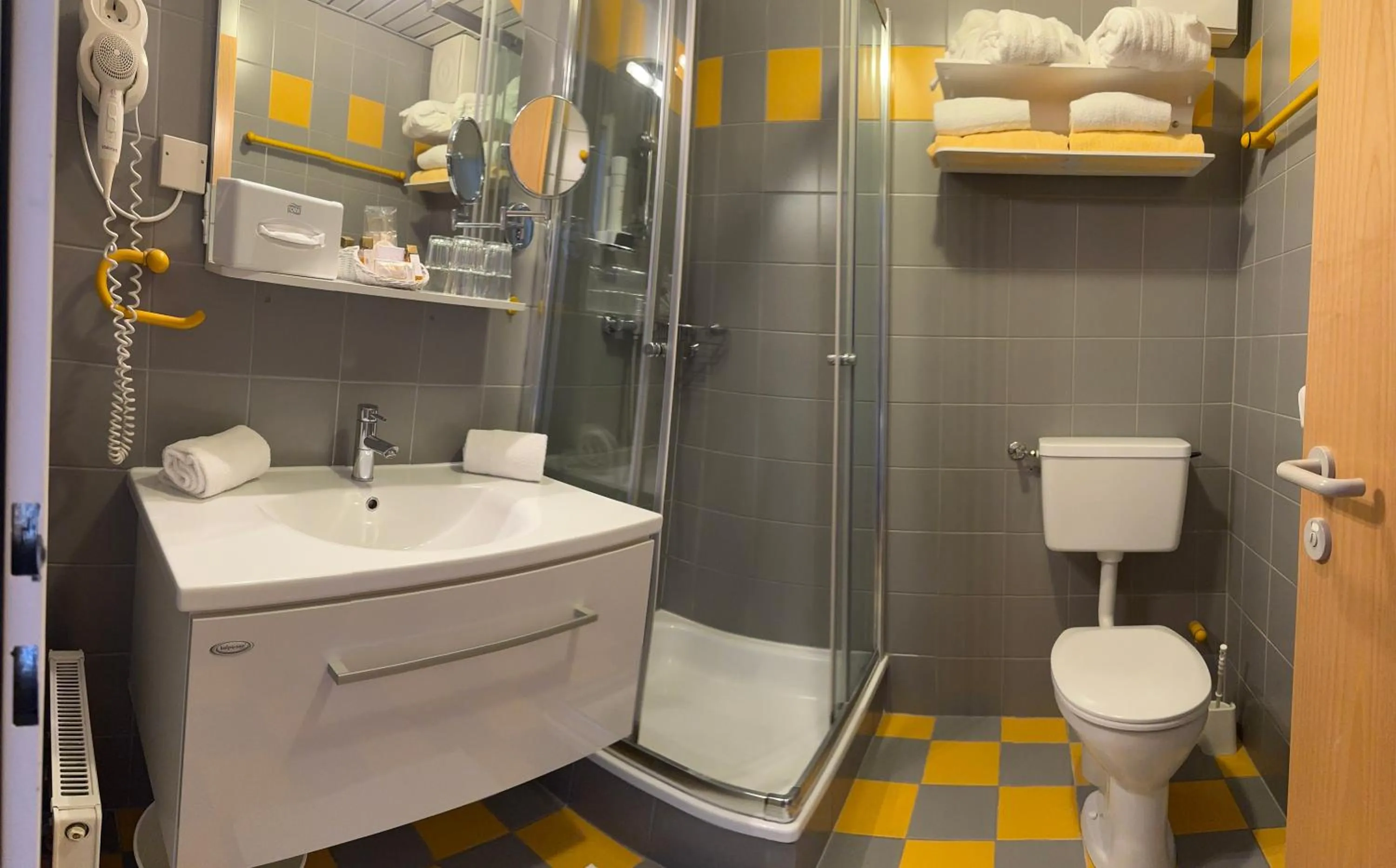 Bathroom in Strandhotel Faak